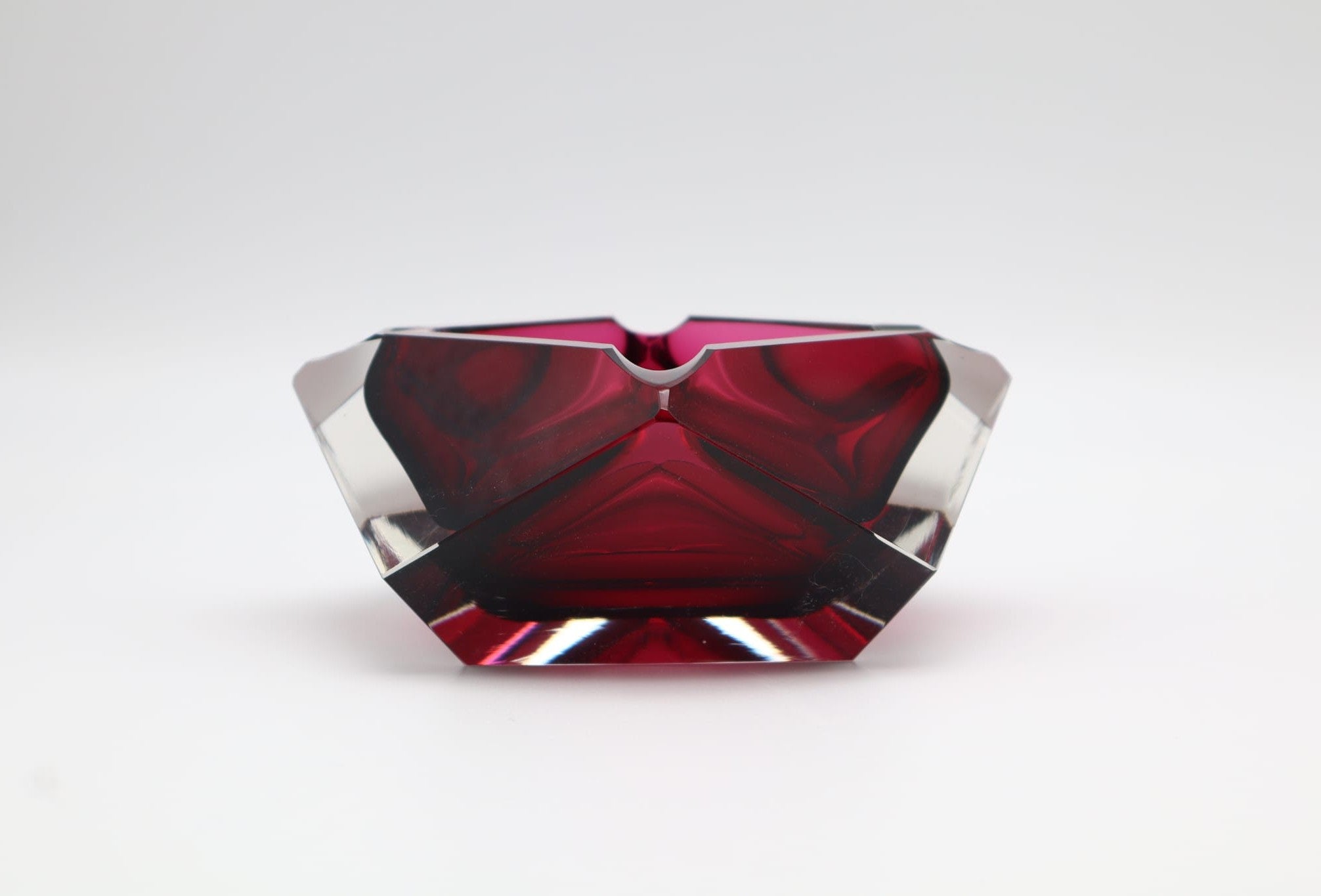 Mid-Century Sommerso Murano Glass "Garnet" Ashtray by Mandruzzato – 1965 — side angle