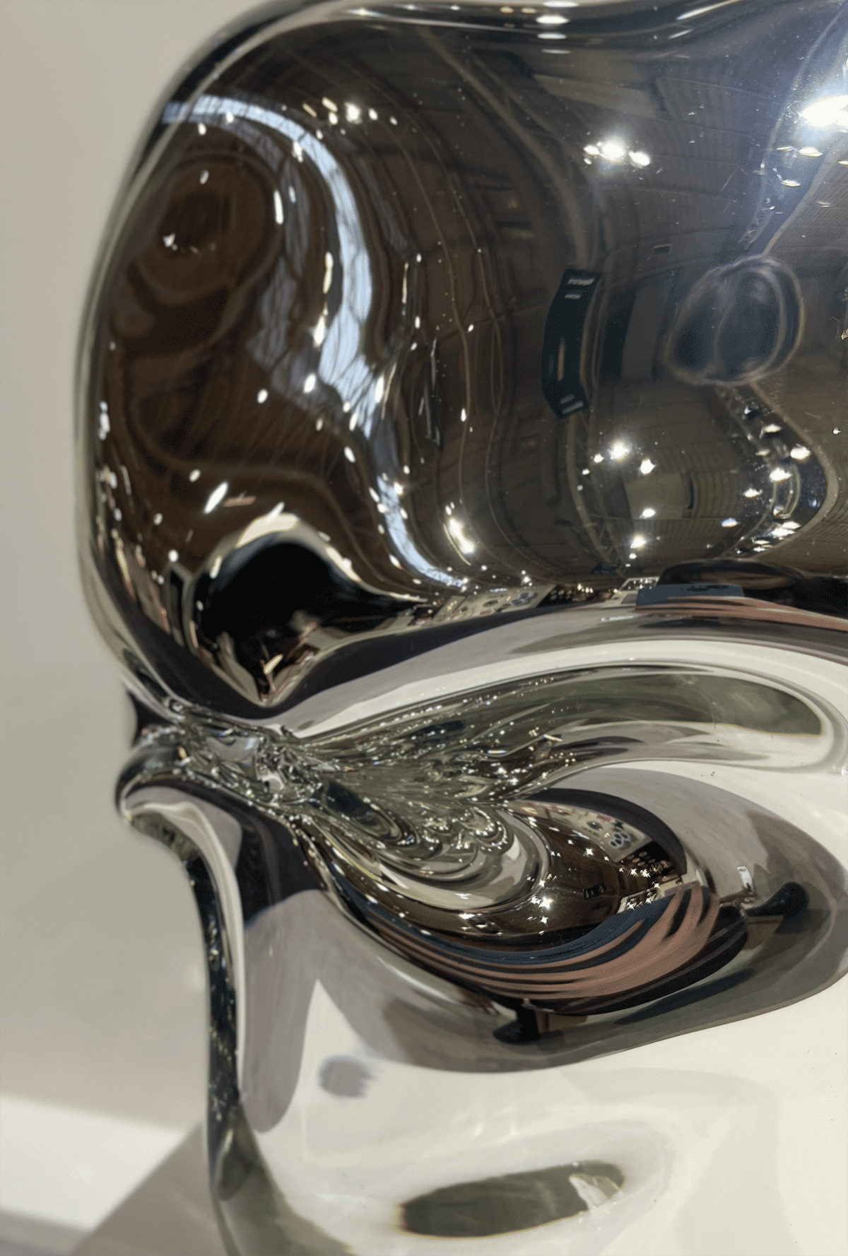 Wave Stool / Side Table II — side angle highlighting glass surface reflections