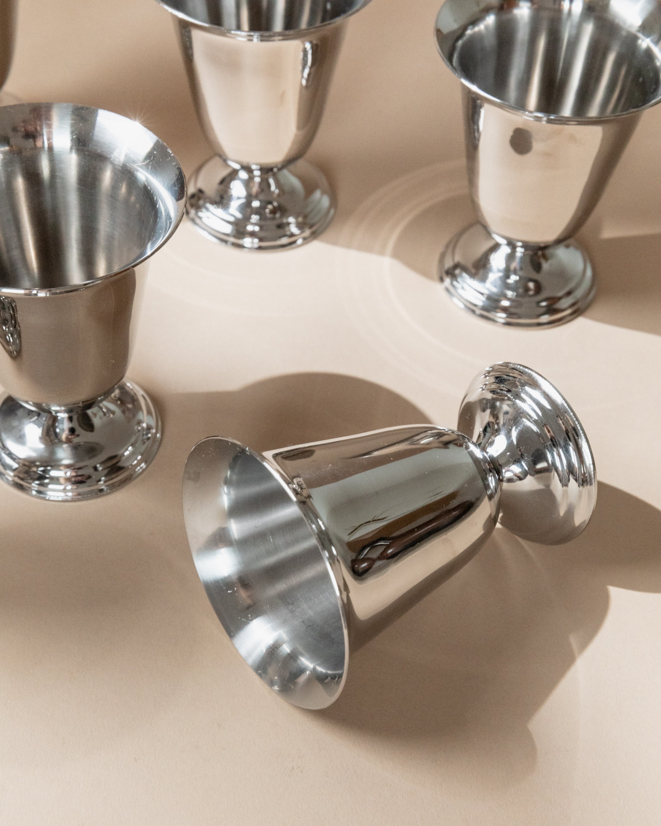 Ensemble de 6 tasses en acier inoxydable, design Italie années 1970