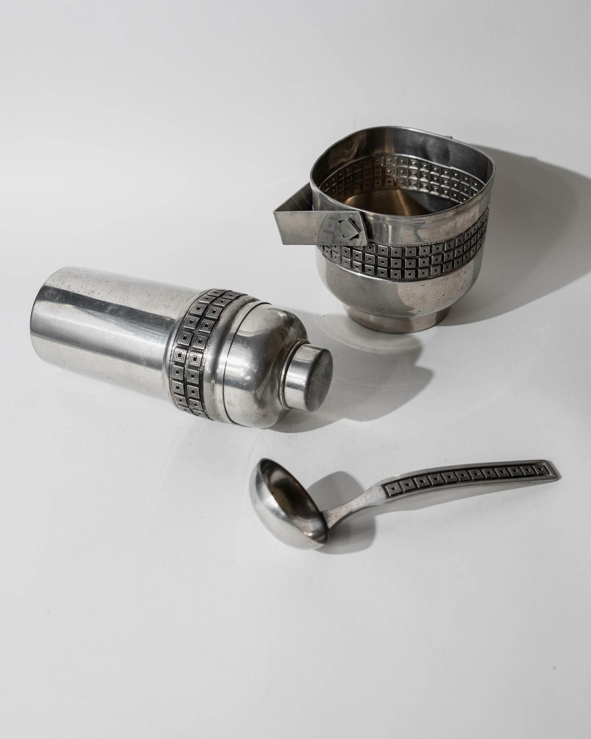Vintage 1960s Pewter Cocktail Set, Shaker with Strainer Lid and Ice Bucket with Scoop, Art Deco Pattern Design, Elegant Barware, Gift Idea — detail view