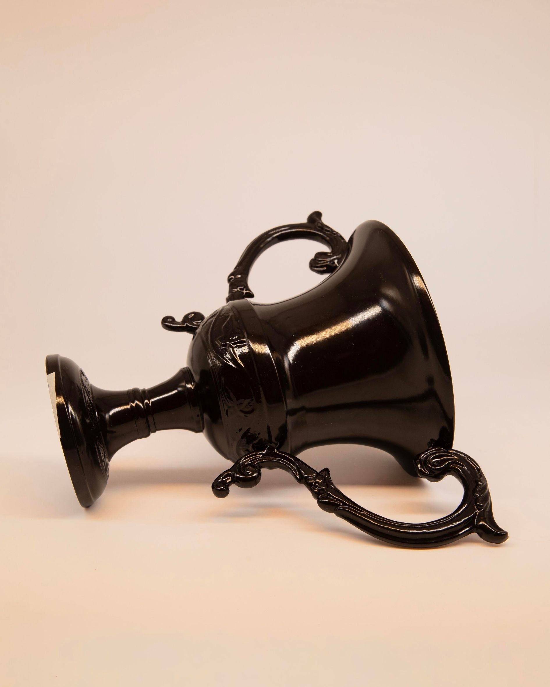 SMALL LACQUERED HANDLE COUPE — detail view