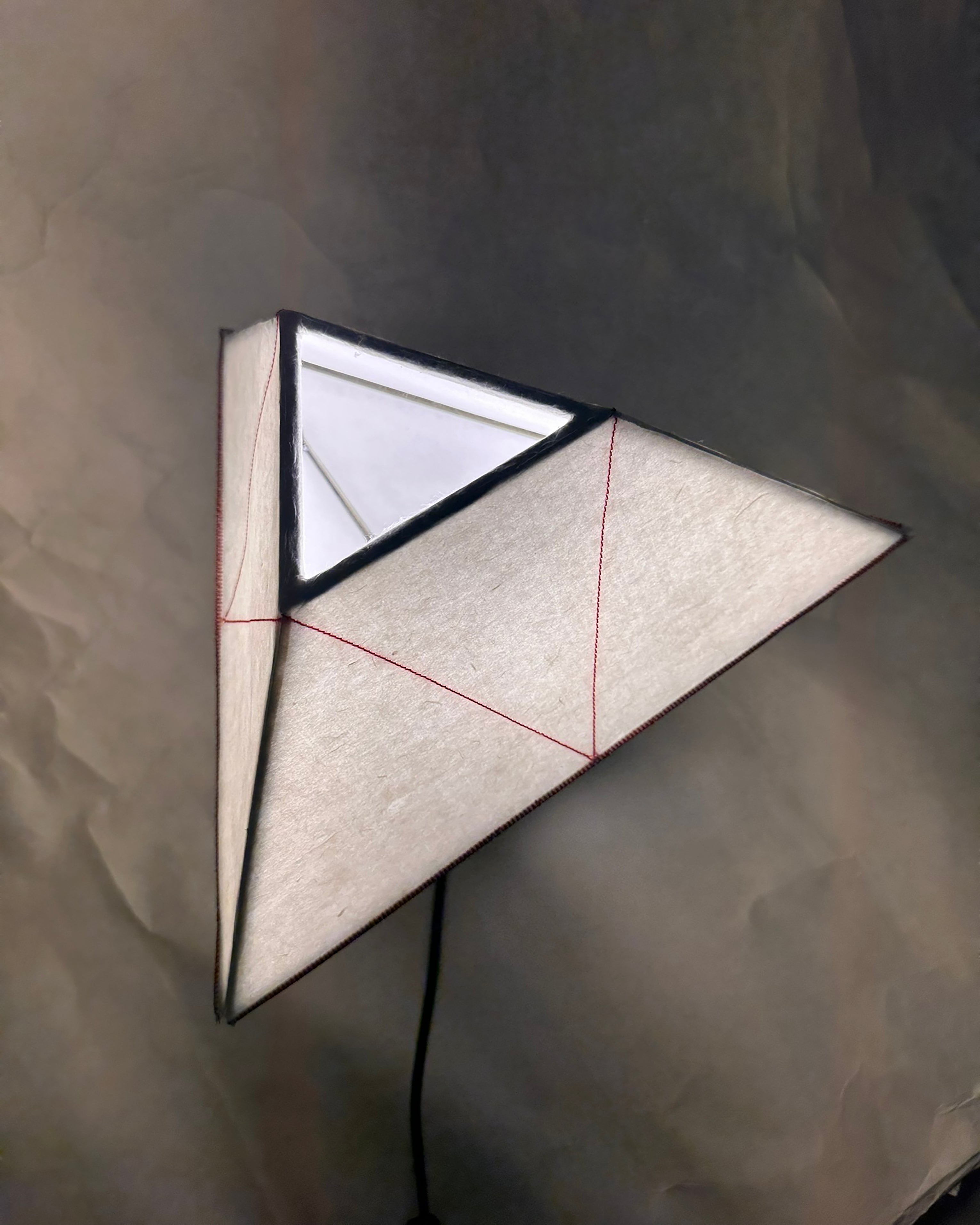 biiit 005 / Table lamp — side angle