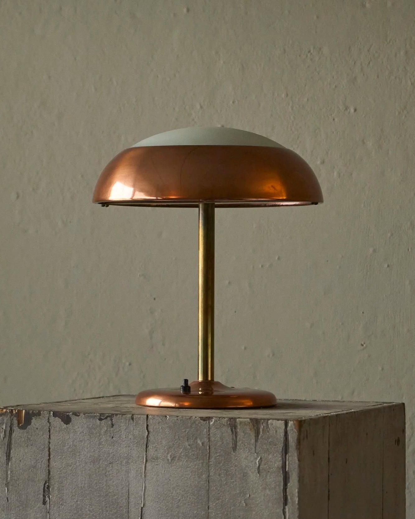 Art Deco Table Lamp in Patinated Copper, Brass and Satin Glass 1950s — additional view