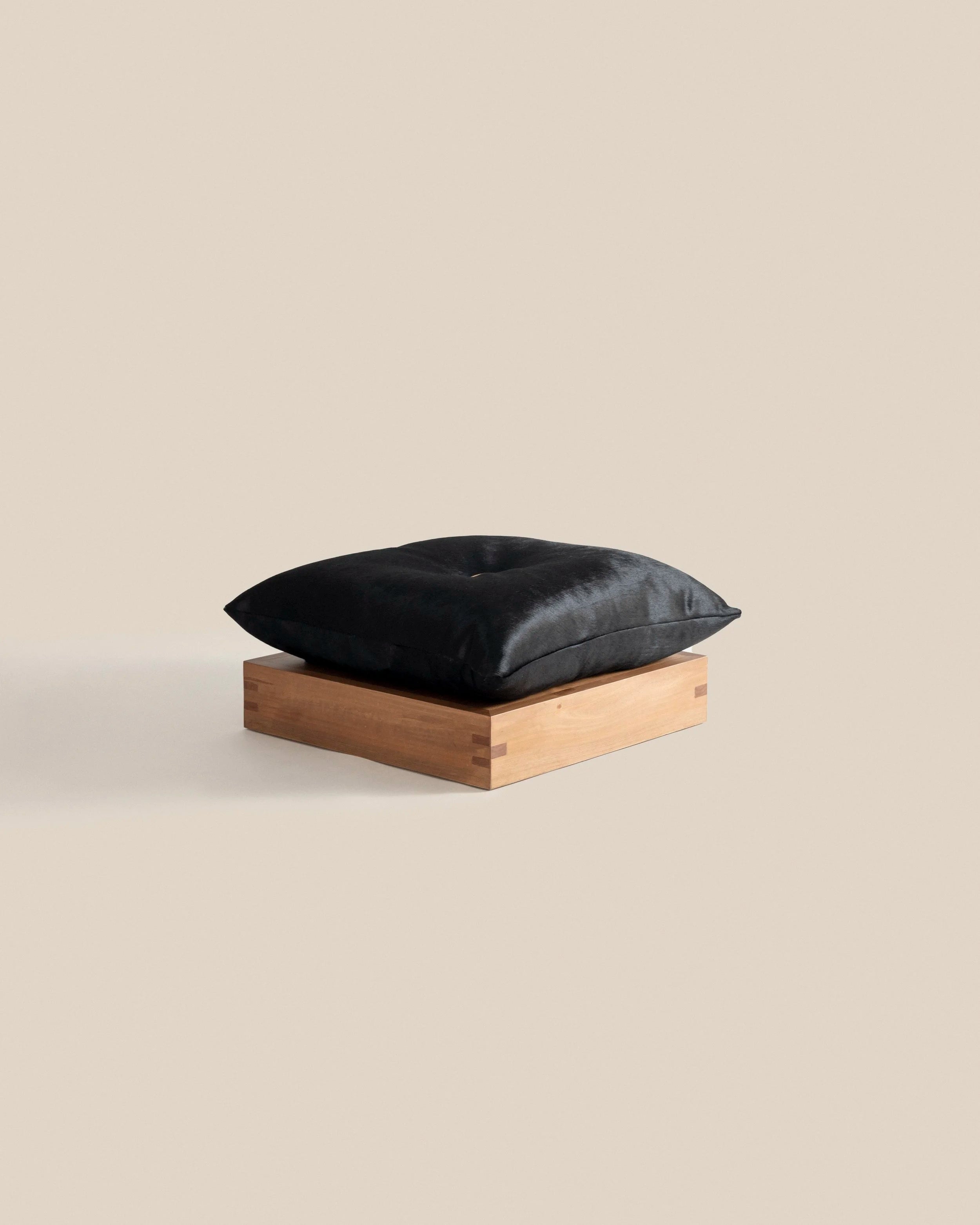 Lazy Ottoman — close-up
