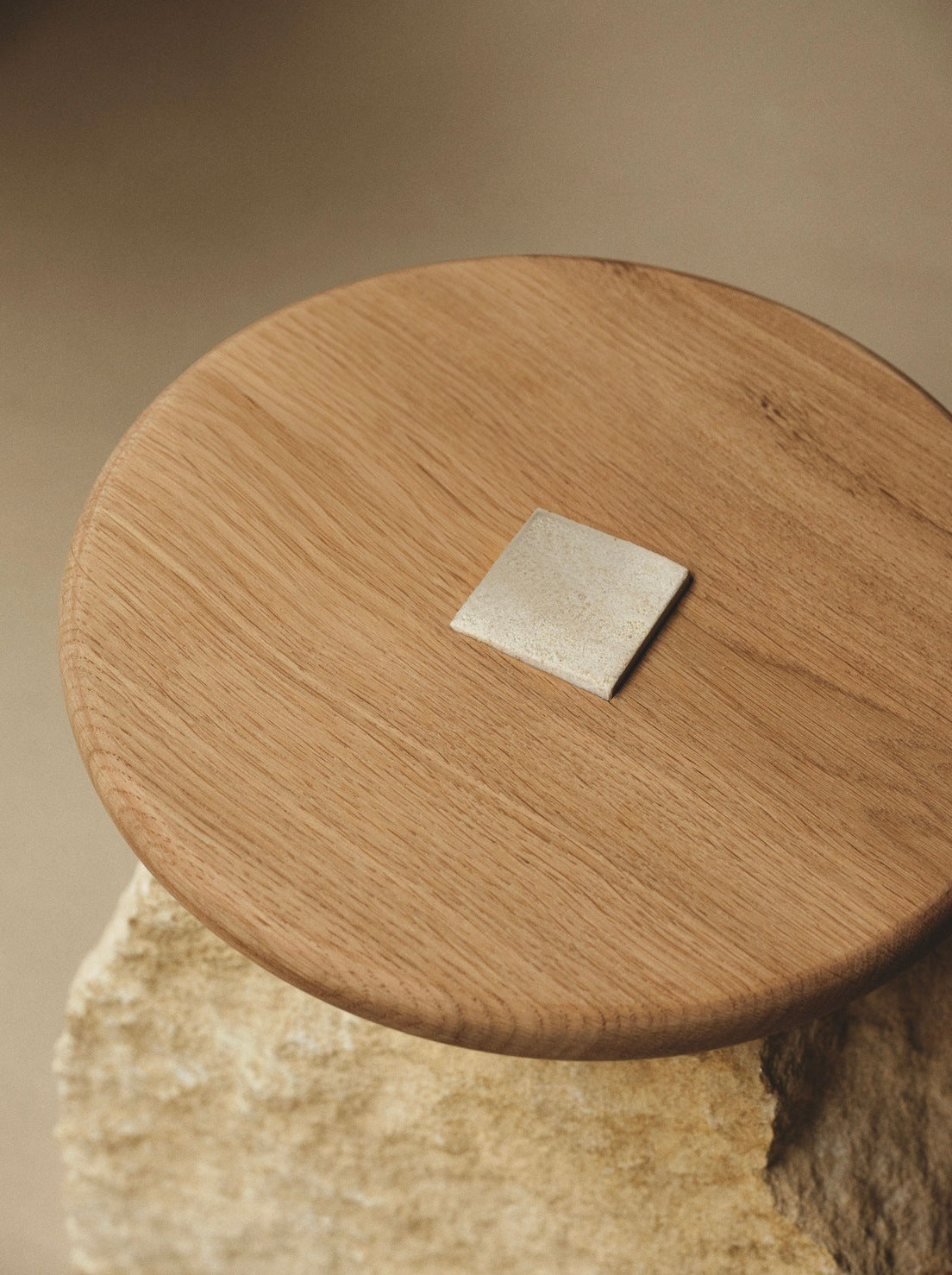 MUSHROOM SIDE TABLE ( 01 ) — side angle