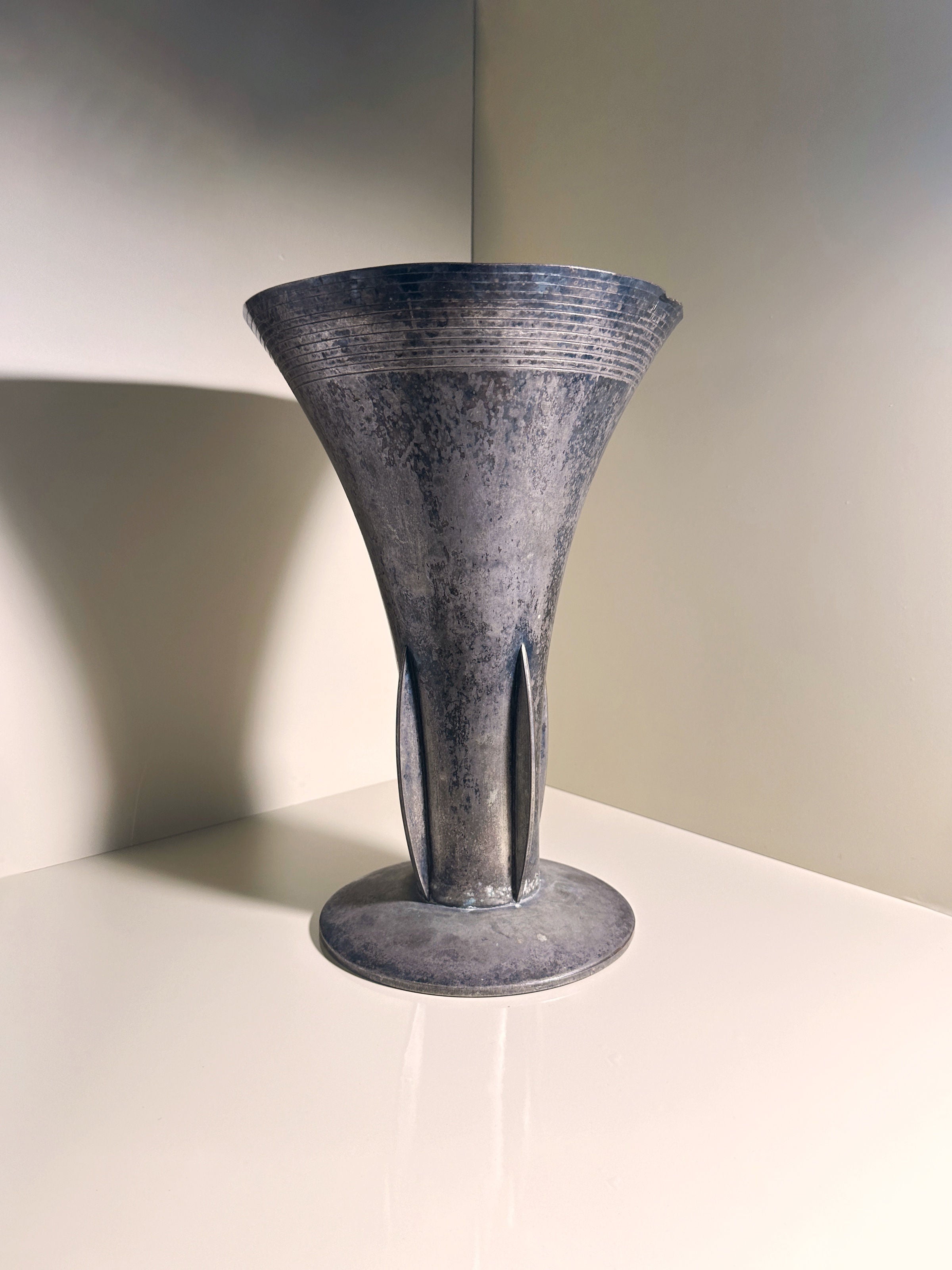 Large silver-plated amphora vase - WMF 1925 with original patina — alternate view