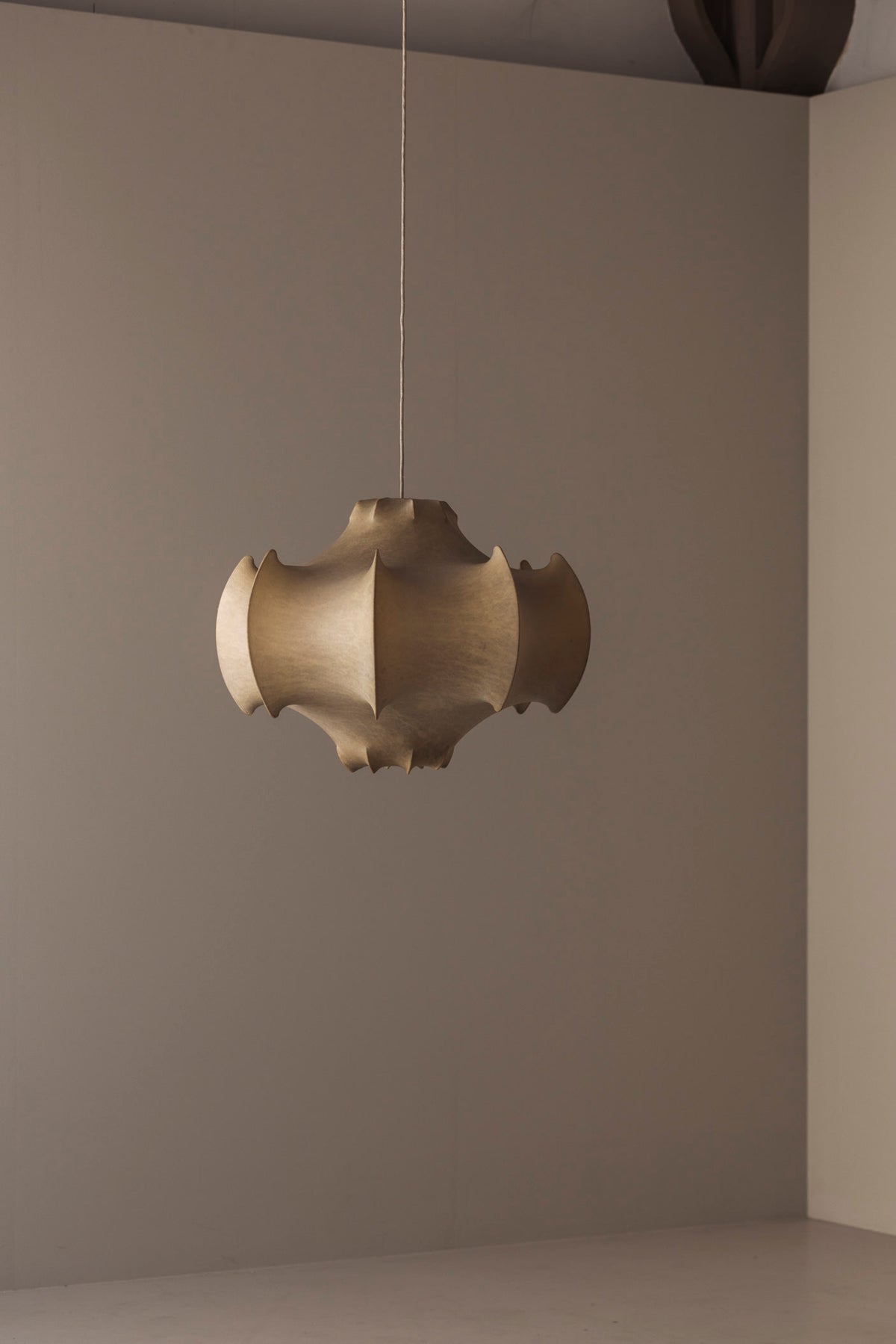 Early Viscontea lamp by Achille and Pier Giacomo Castiglioni for flos, 1960s — detail view