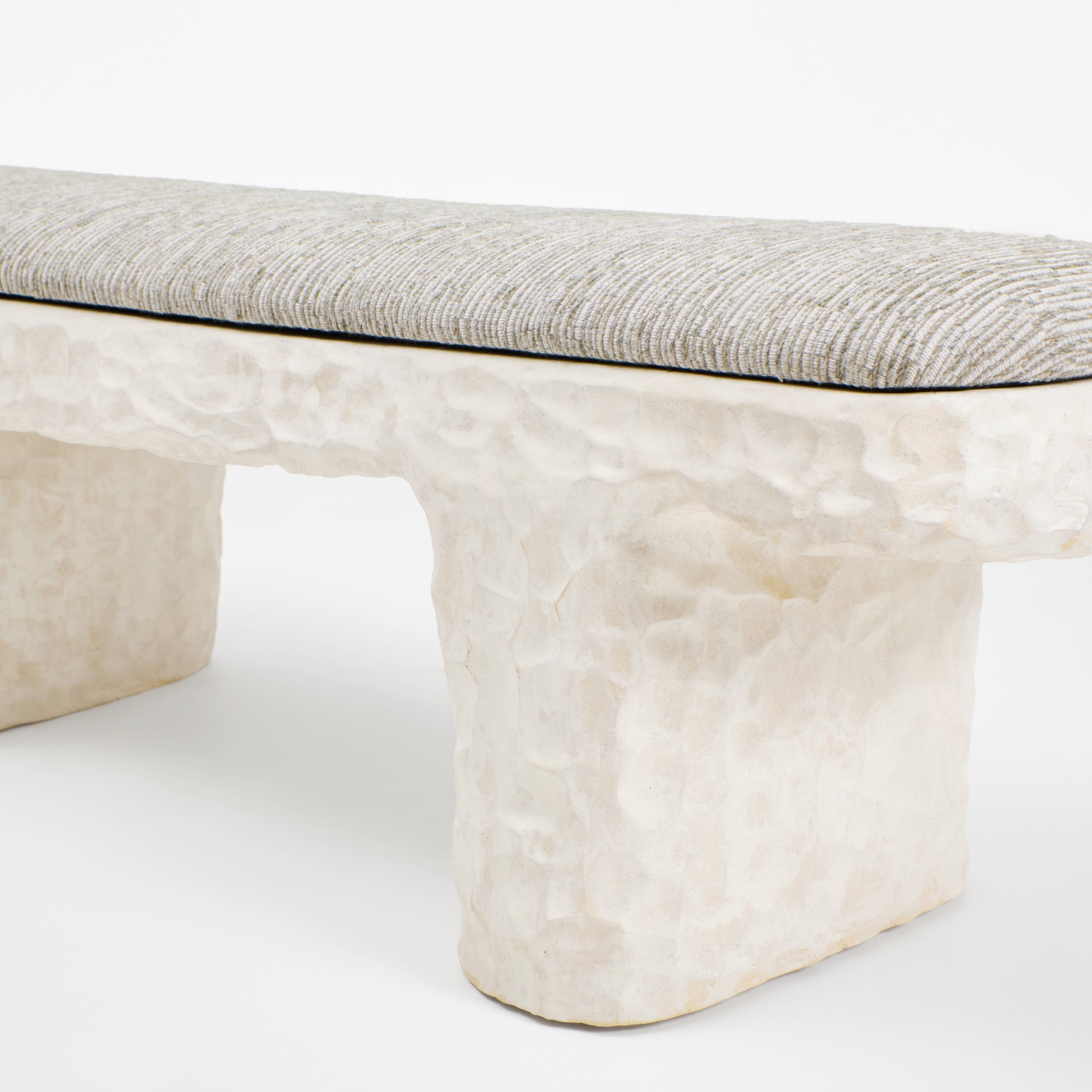 Perícia Ceramic Bench — close-up of textured ceramic base with fabric cushion