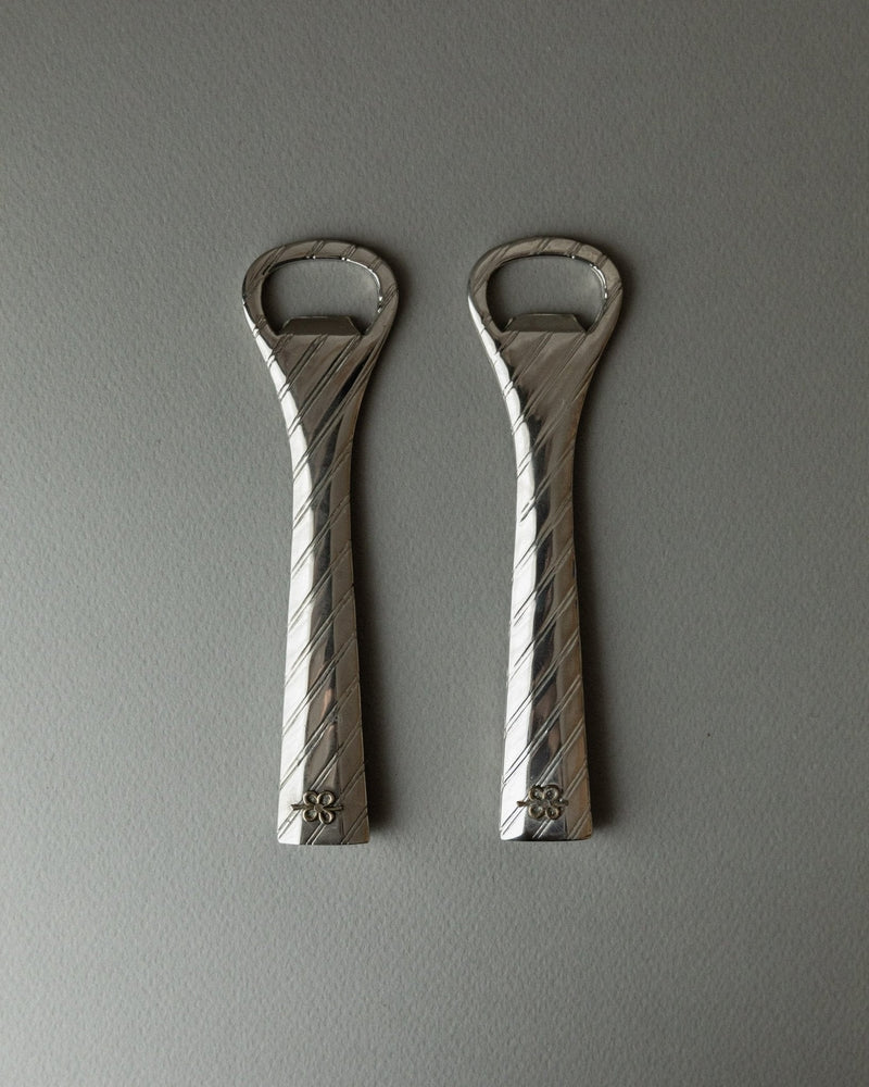 Set of vintage silver-plated bottle openers - timeless design Italy 60s - stripe relief, bow detail, table decoration, elegant gift by Bottega Jacobs