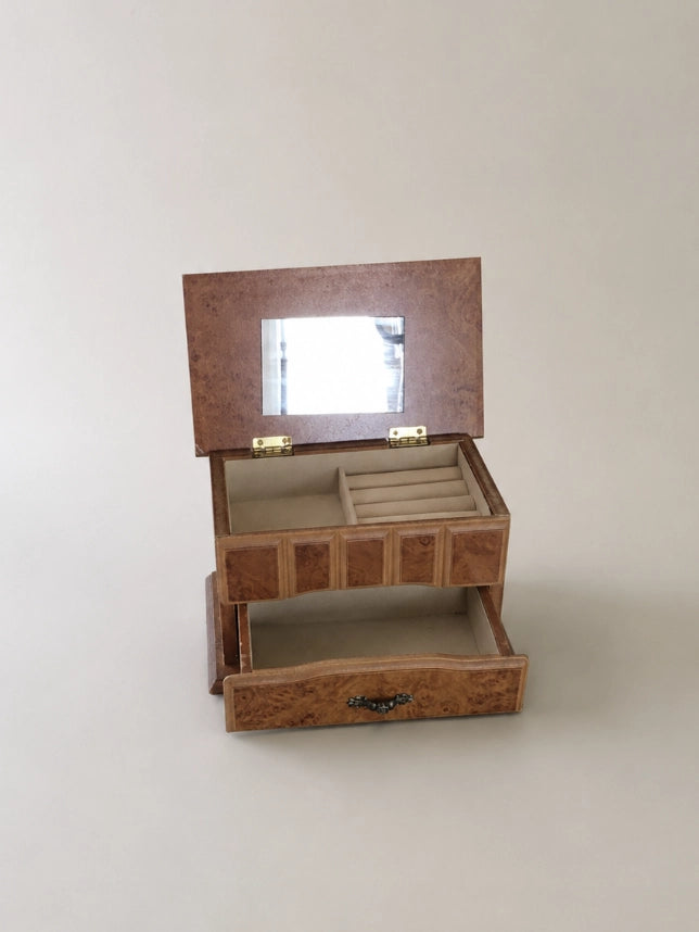 Vintage Box in Walnut - 1960s French Collection — close-up
