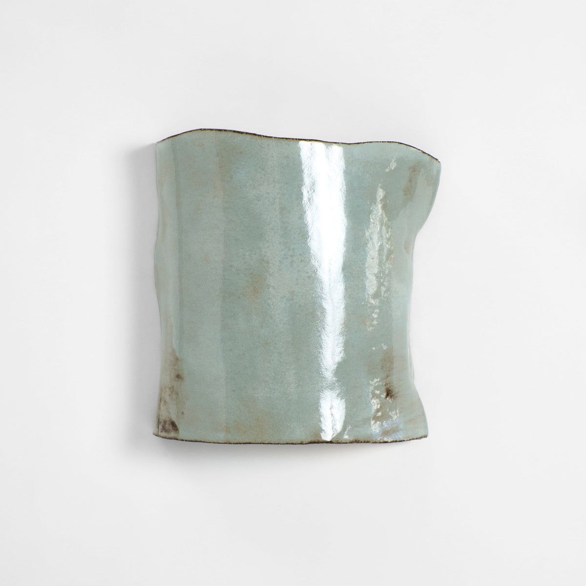 Papel - artisanal ceramic Wall Light — close-up