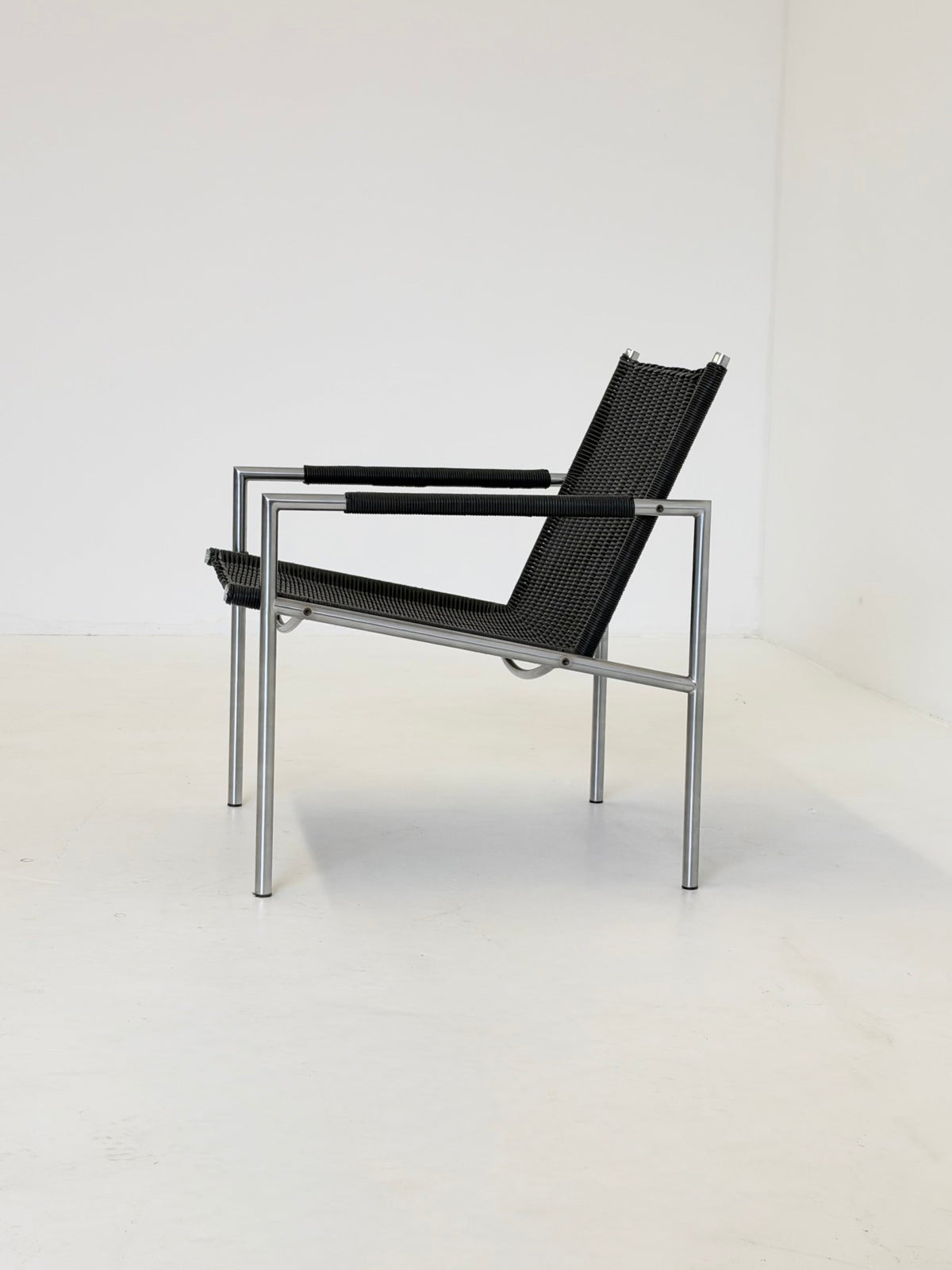 Martin Visser SZ 01 Armchair for Spectrum in Black — close-up