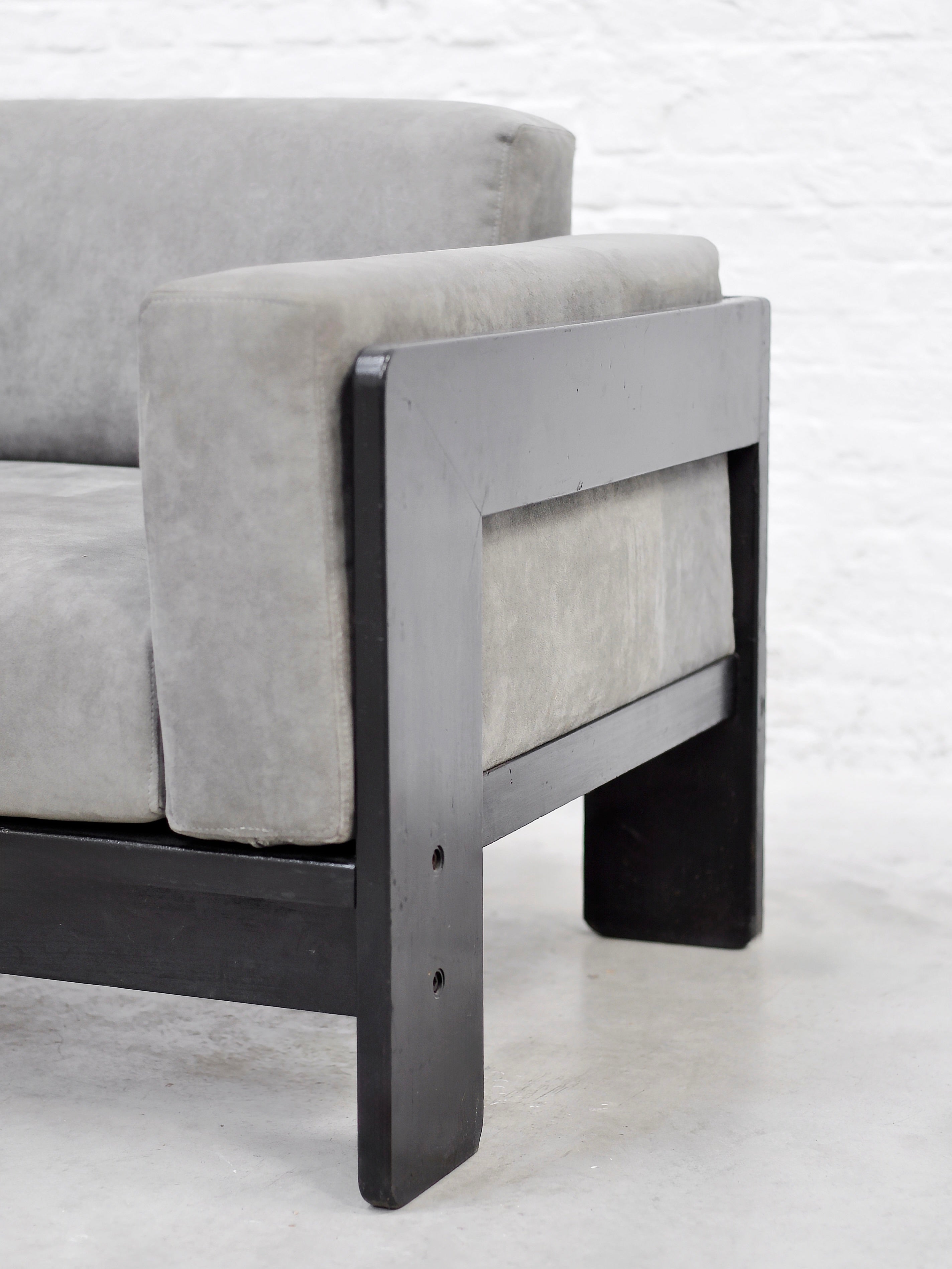 Canapé Bastiano par Tobia Scarpa pour Gavina en daim gris et bois noir, années 1960