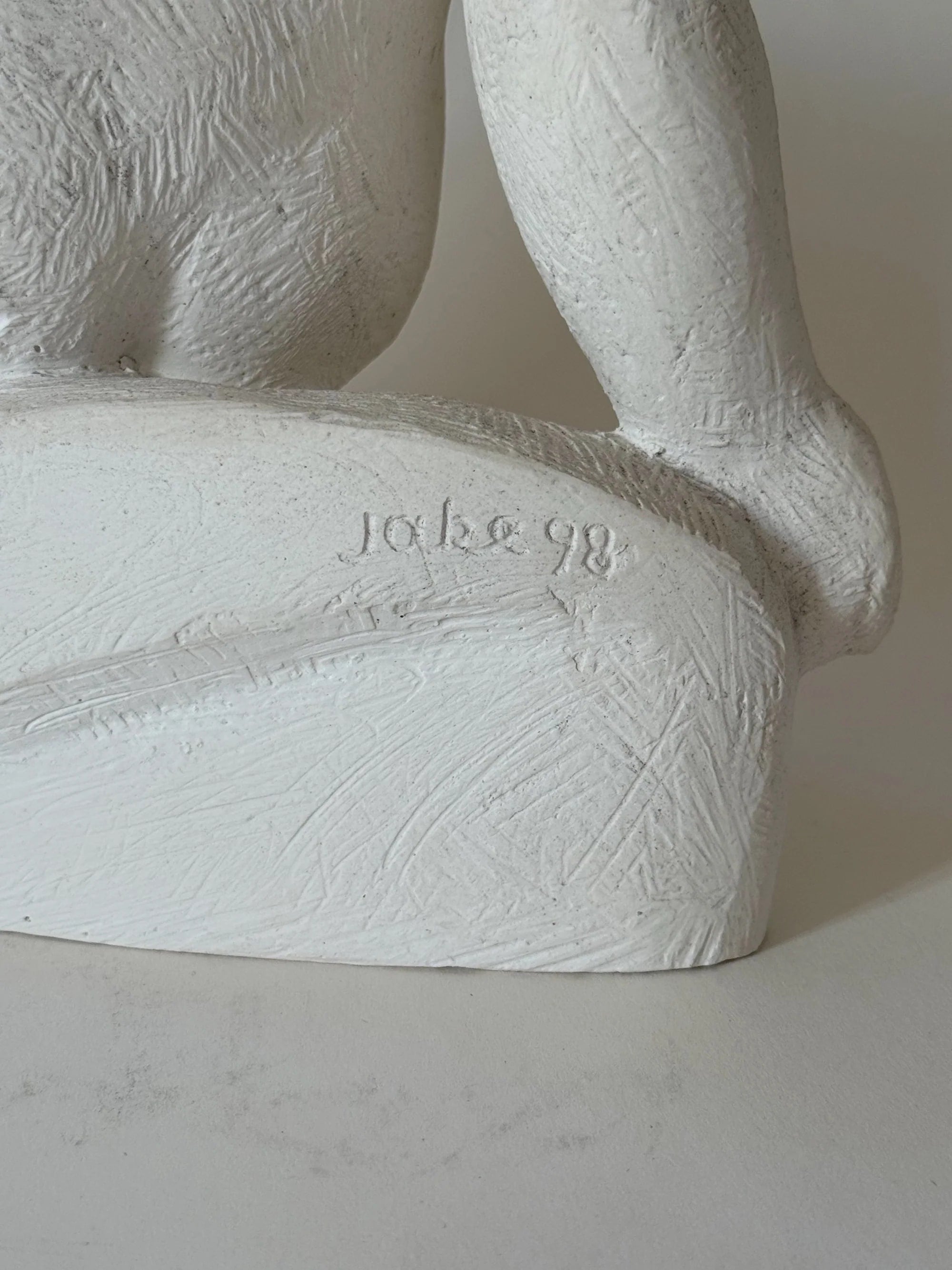 Reclining Female Figure Sculpture no. II, Jan Keustermans — top view of textured white surface
