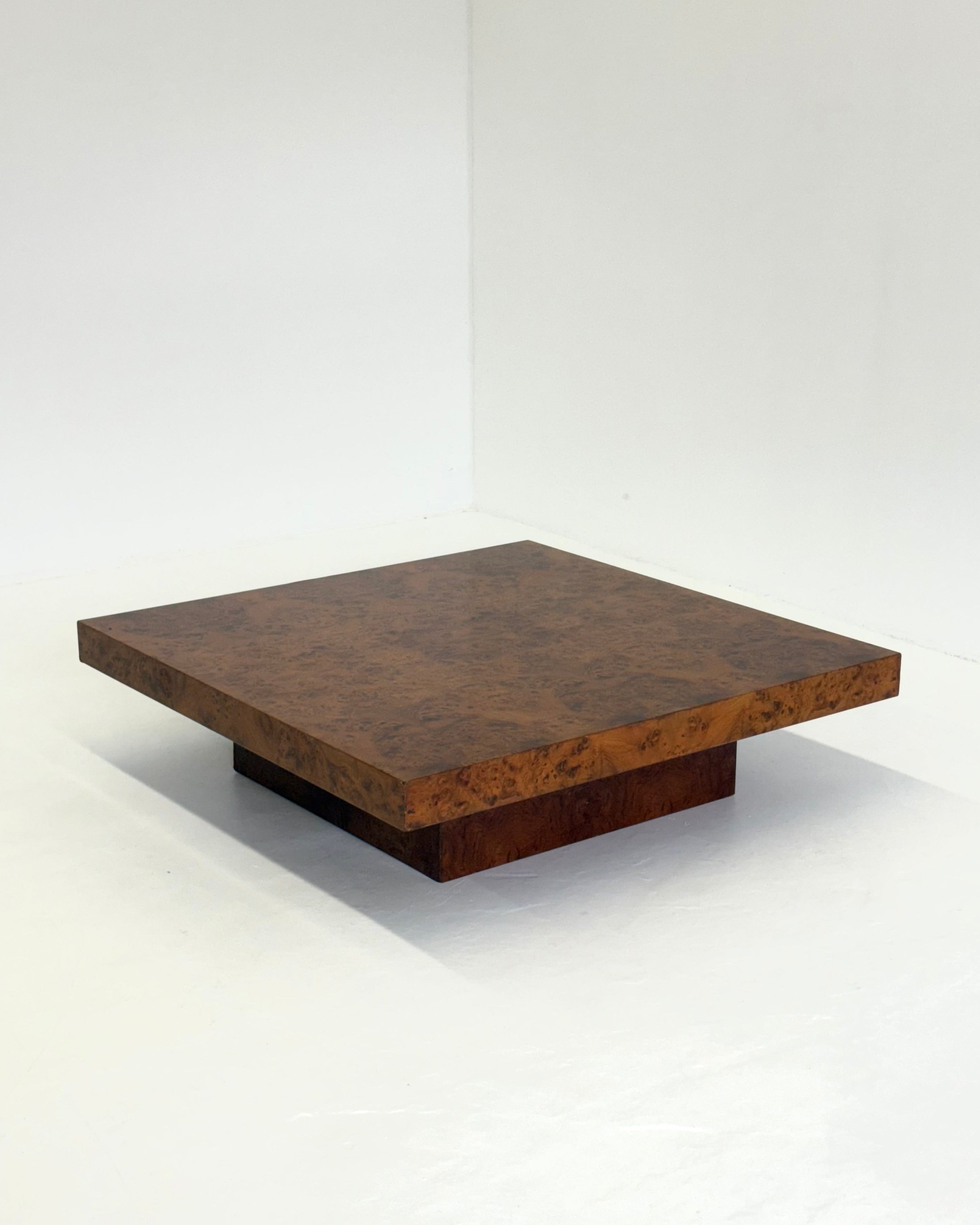XL Square Coffee Table by Turri made of burl wood — close-up