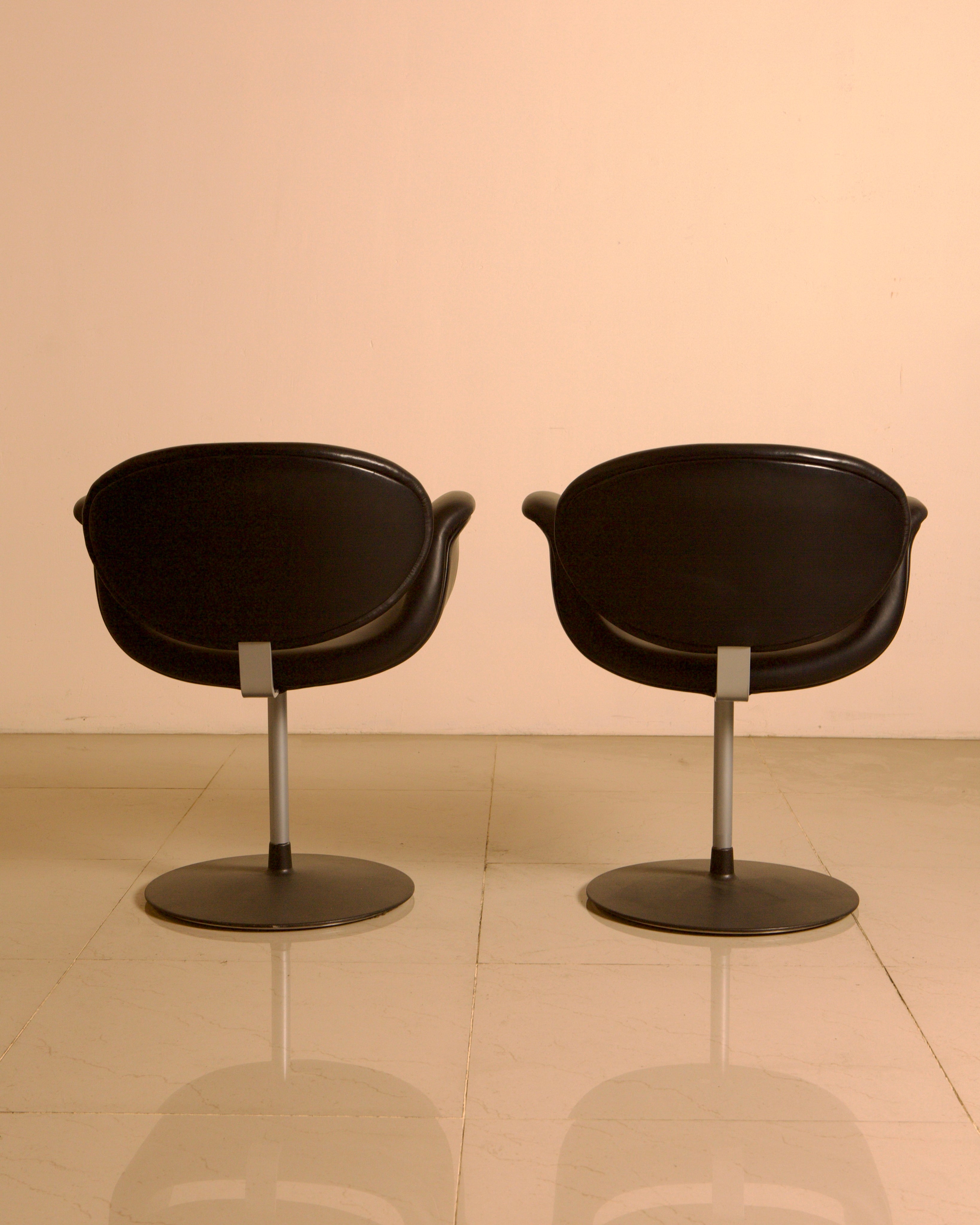 Set of 4 "Little Tulip" black armchairs by Pierre Paulin for Artifort 80s — alternate view