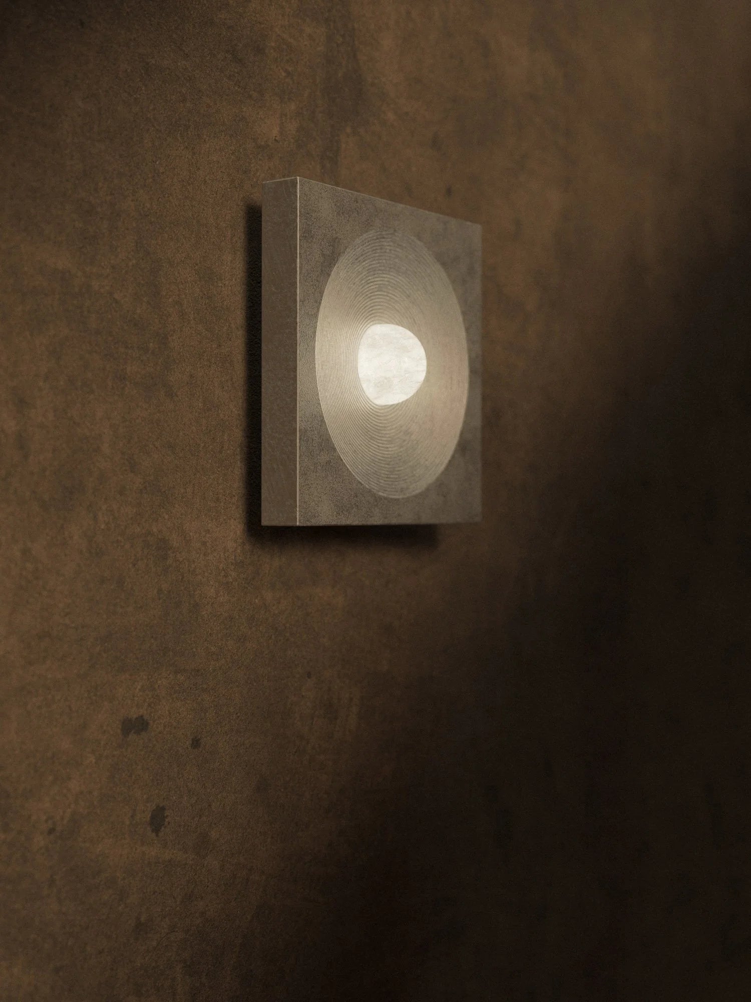 Revolver Wall Lamp in Alabaster and Aluminium by Studio Brocky — detail view