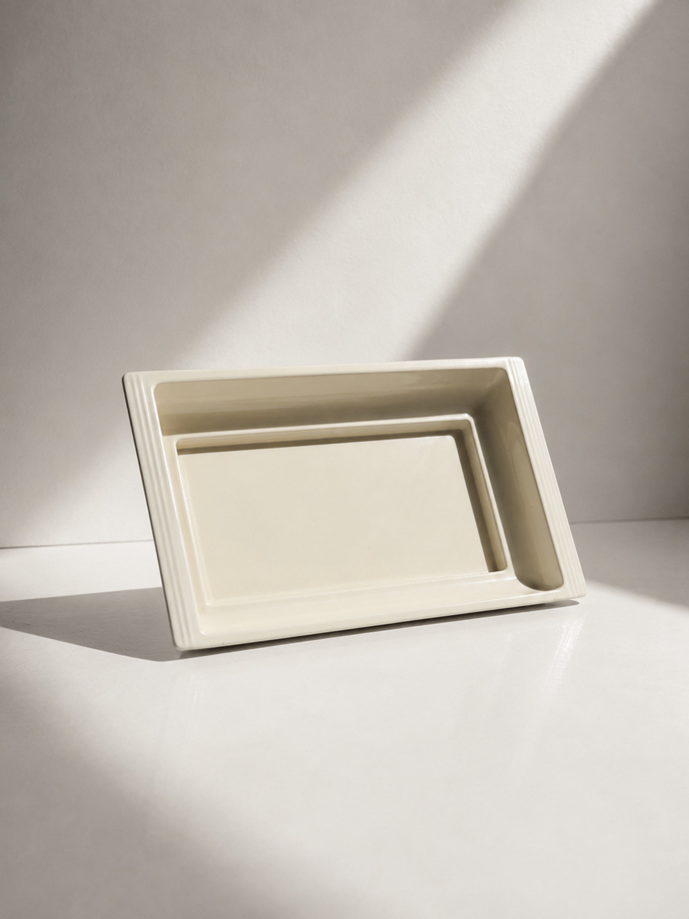 German Bauhaus ceramic fruit tray - 1920s — detail view