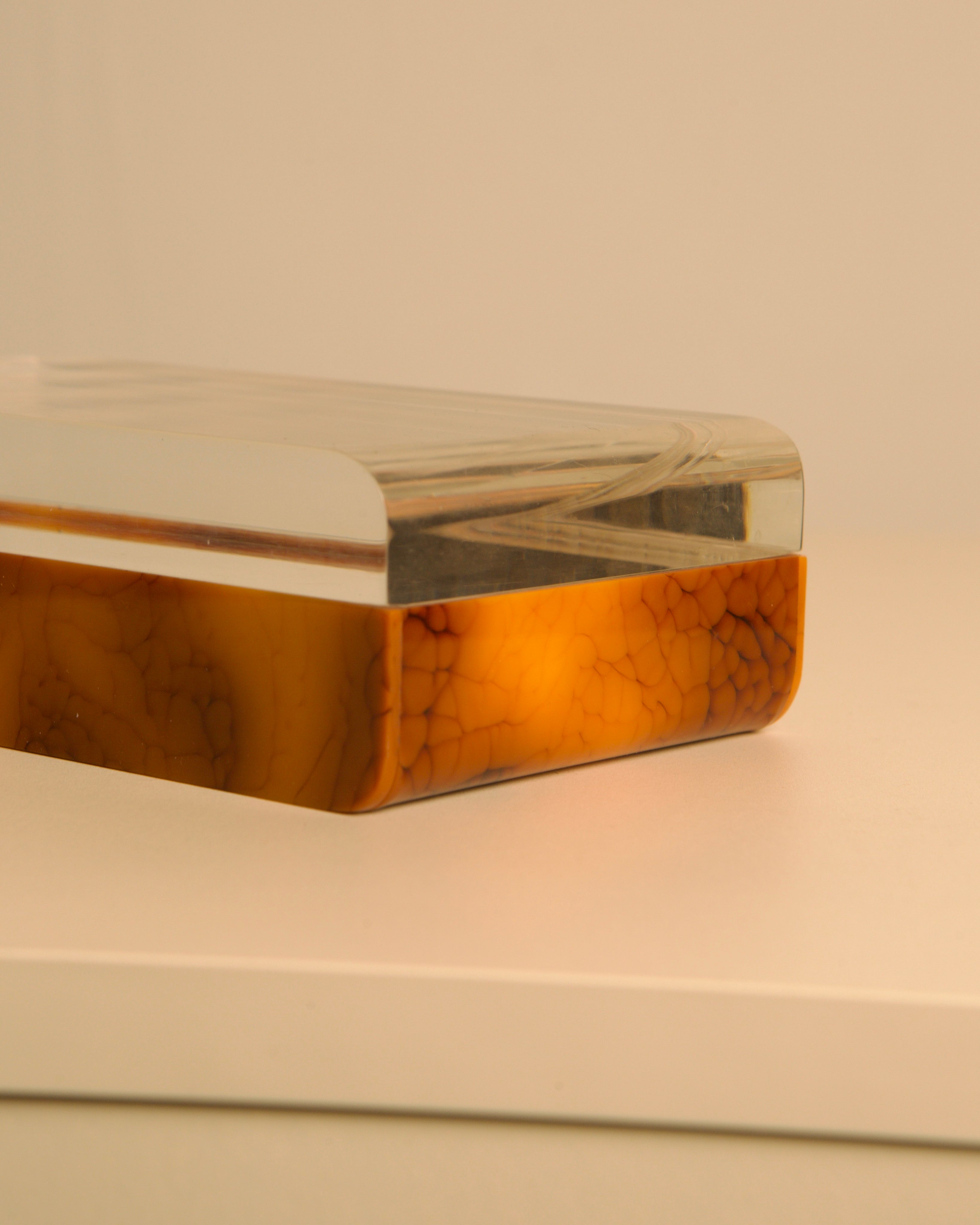 Italian box in plexiglass and brown bakelite, 70s — close-up of textured brown base