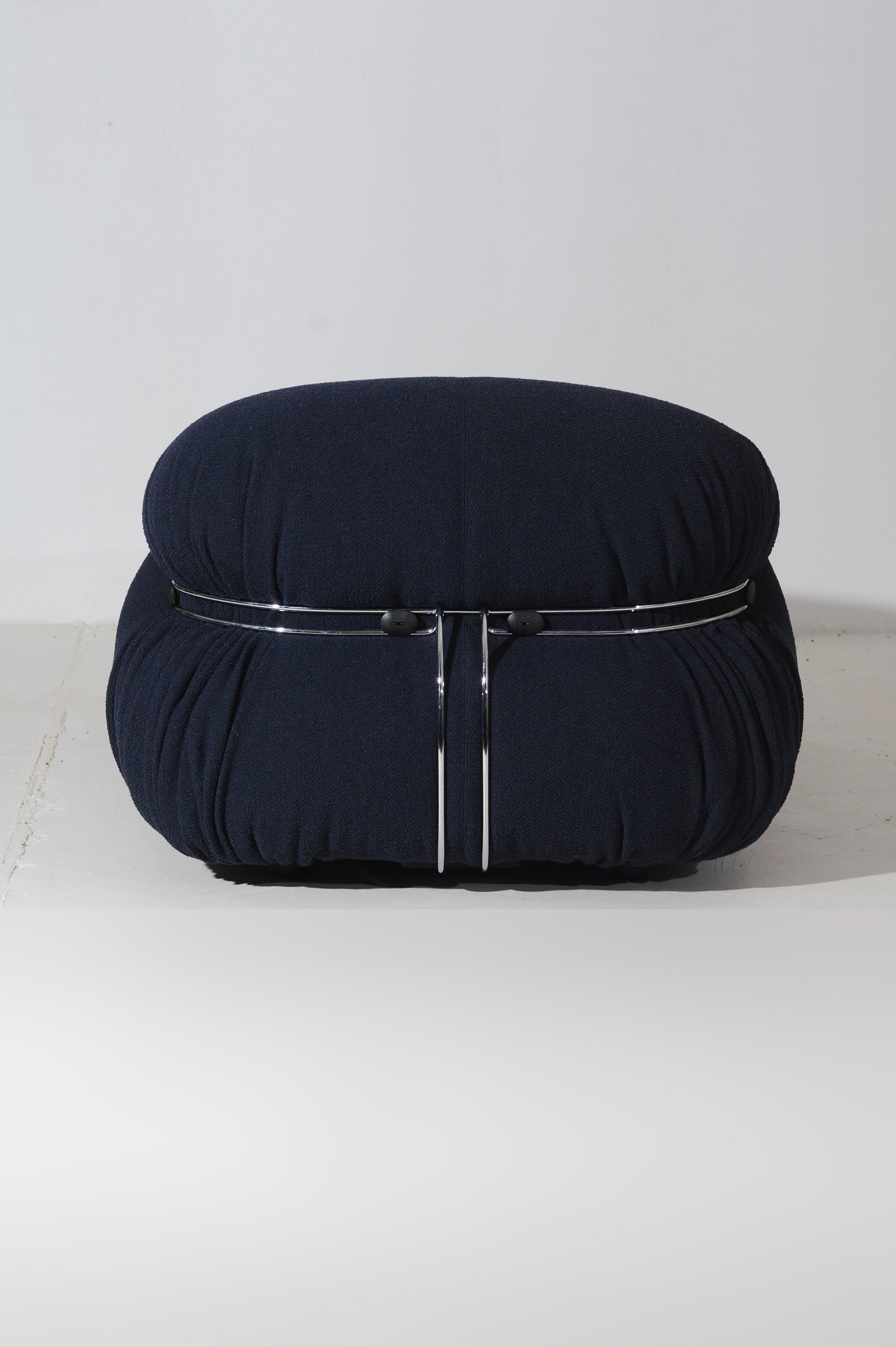 Soriana Chaise Longue and Pouf Set by Afra & Tobia Scarpa in Navy Boucle — close-up