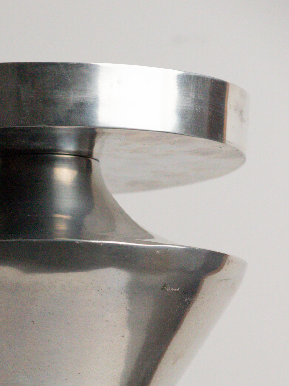 Hourglass Pedestal Stand with Lift-Off Tray, Polished Aluminium, Space Age 1970s — view 9
