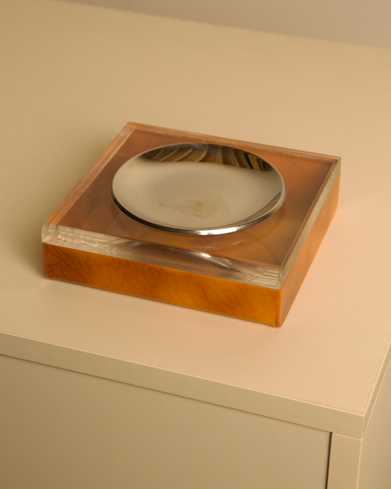 Italian 70s plexiglass and brown bakelite valet tray by Treaptyque | The Oblist — vintage design, amber color