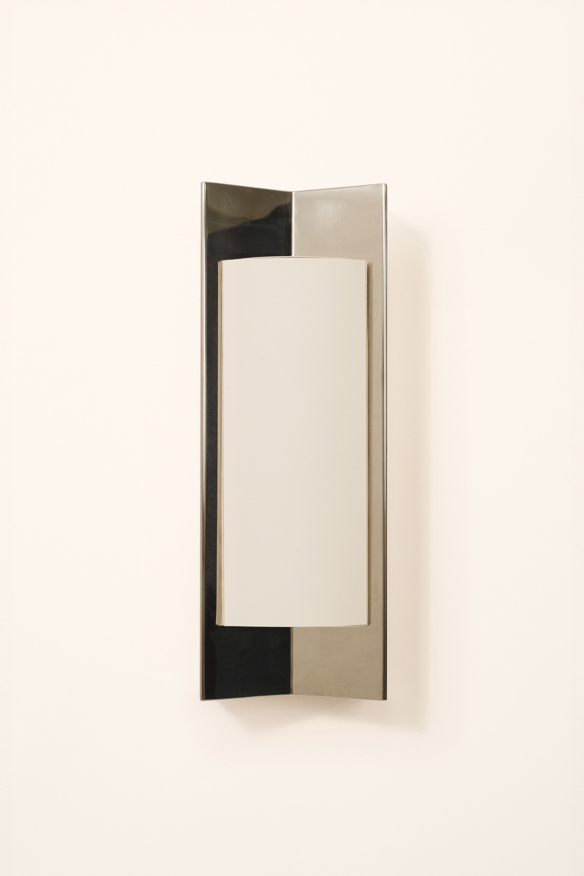 'Arrow' Applique M With Diffuser — lifestyle setting
