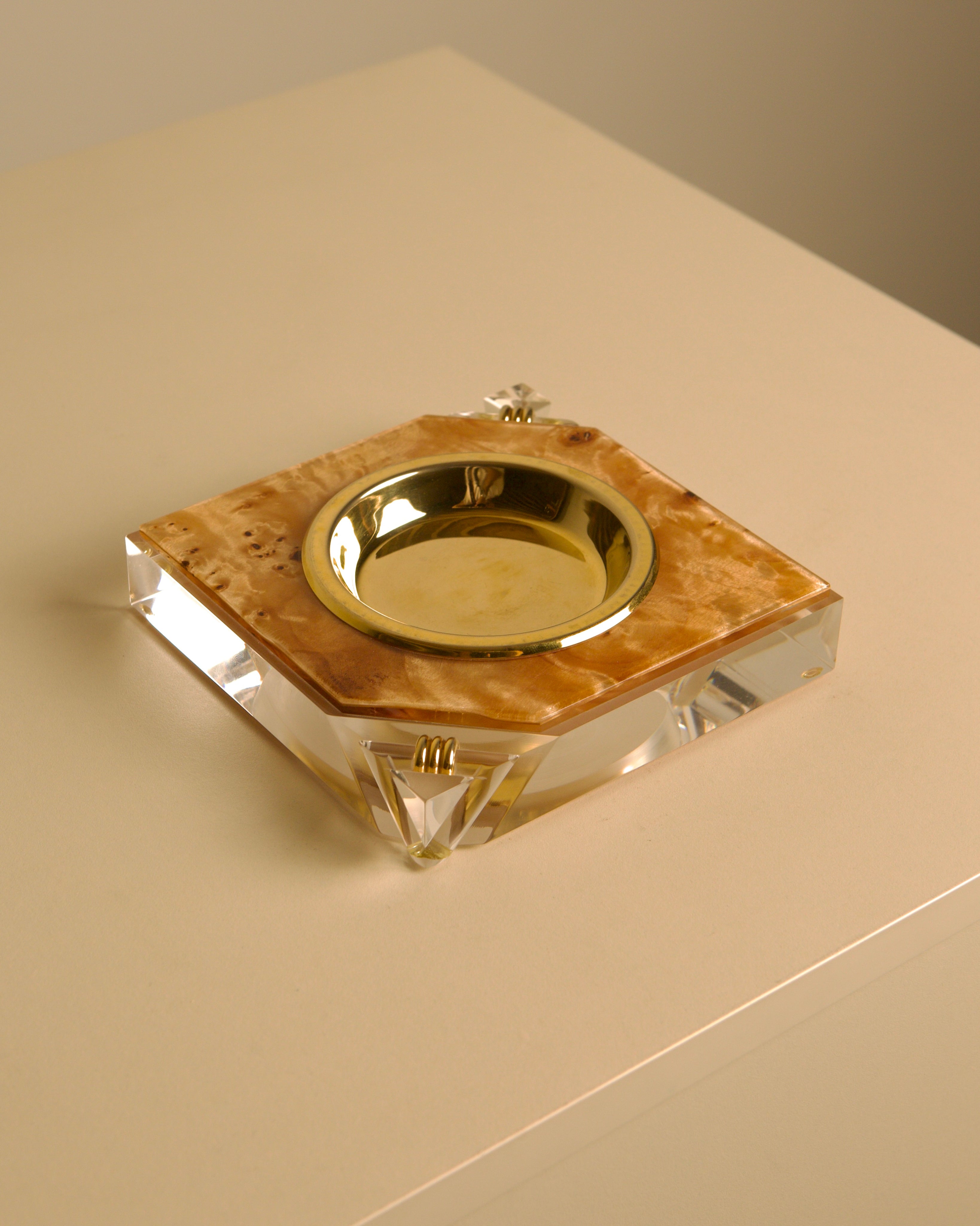 Italian wooden, plexiglass and brass ashtray/catch-all for smokers from the 70s — side angle