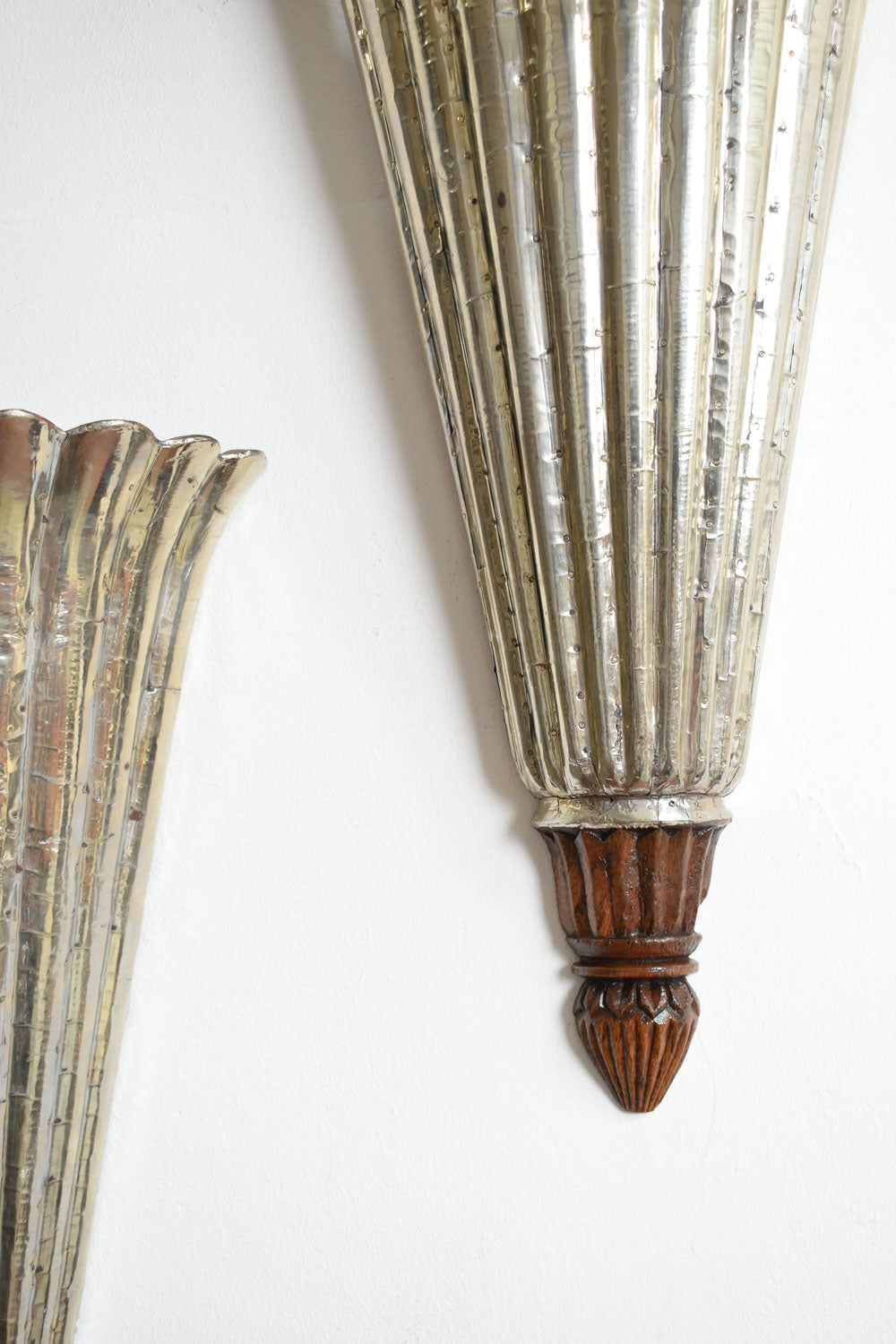 Pair of horn-shaped wall lamps, 1920s — close-up