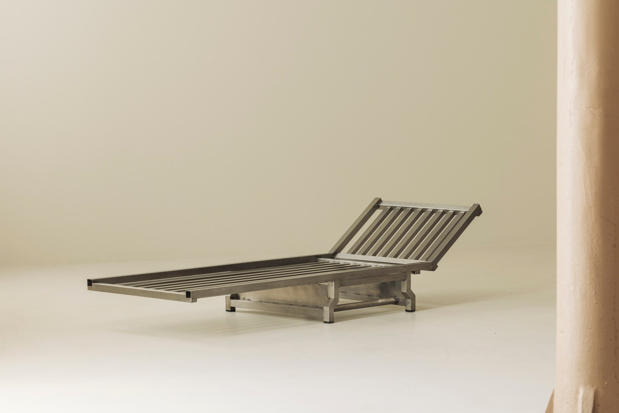 Exceptional French Stainless Steel Modernist Daybed / Chaise Longue, 1970s — detail view