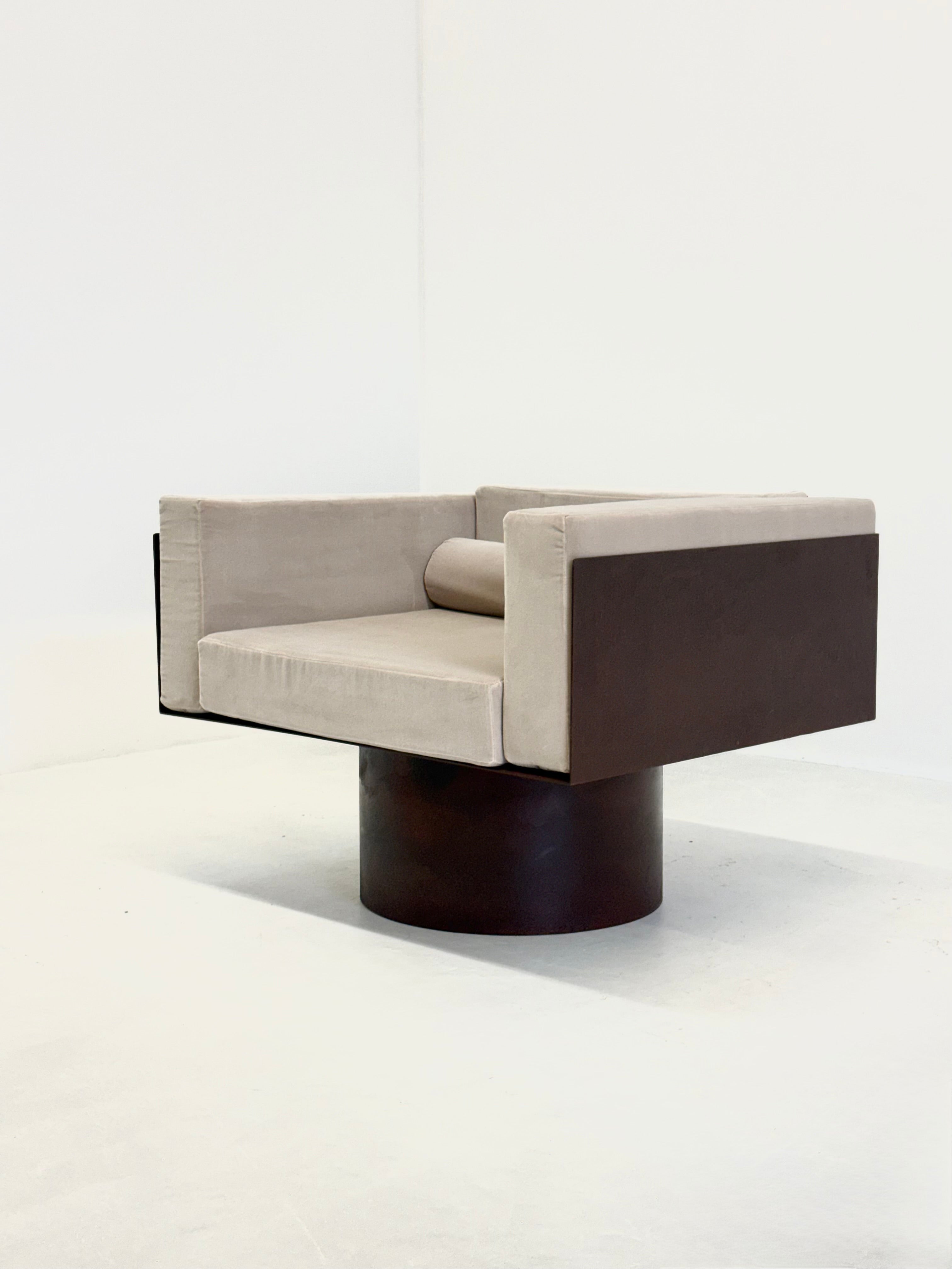 Sculptural Italian metal lounge chair — detail view