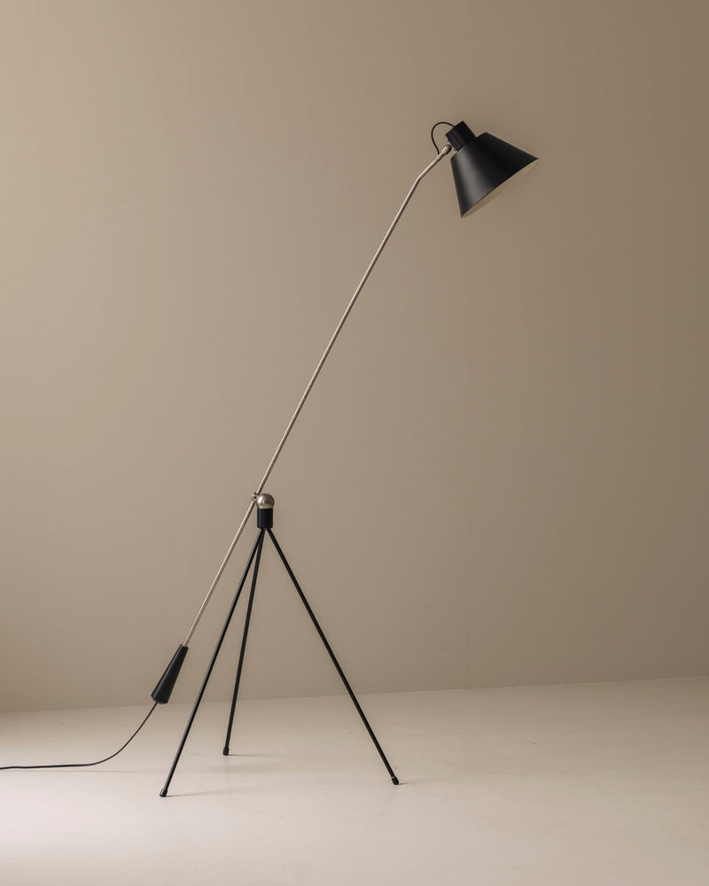 Early 'Magneto' Floor Lamp by H. Fillekes for Artifort | The Oblist — black metal, vintage design