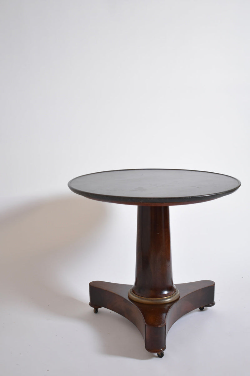 Mahogany Pedestal Table, XIXth c. — side view highlighting round top and base