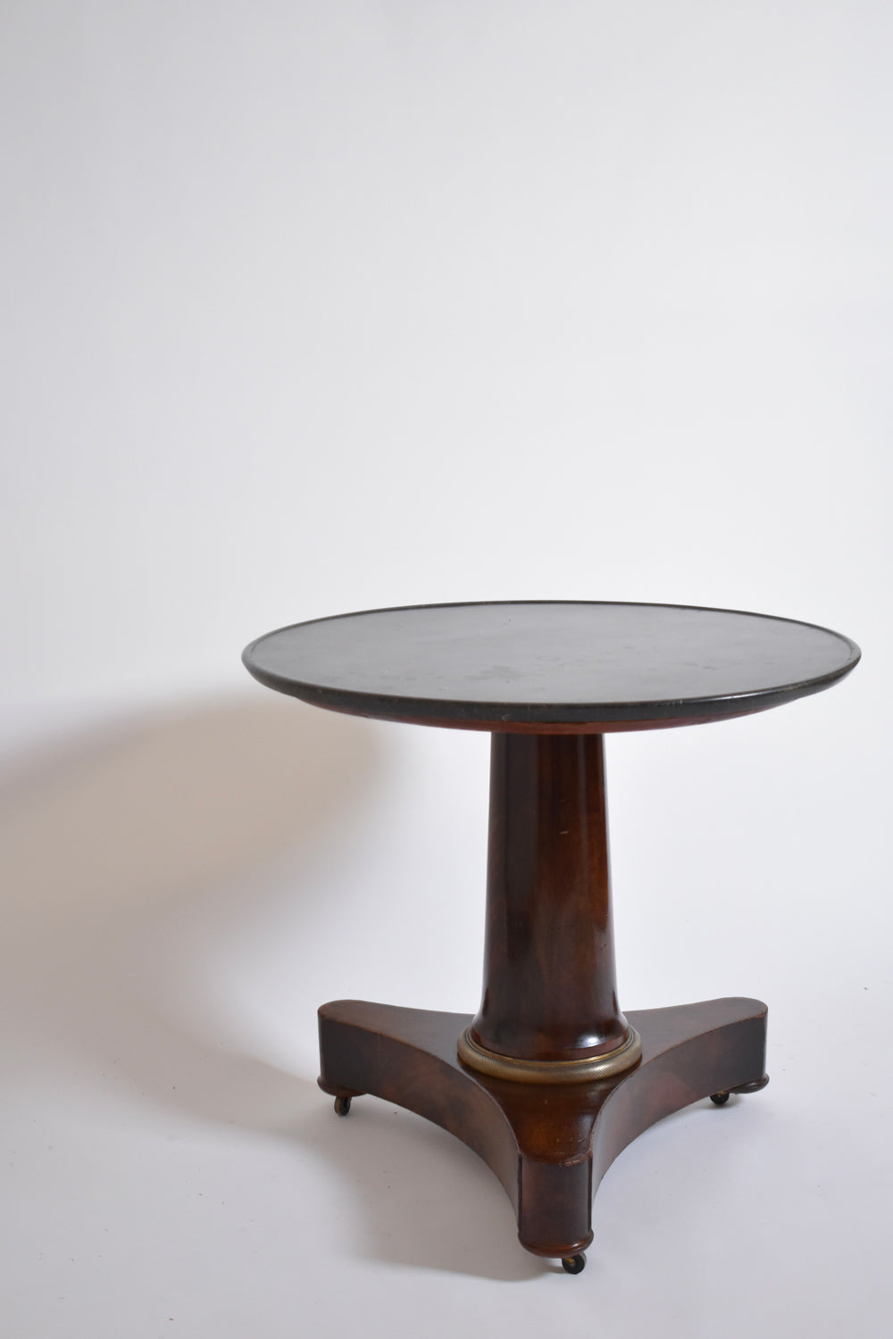 Table à piédestal en acajou, XIXe siècle