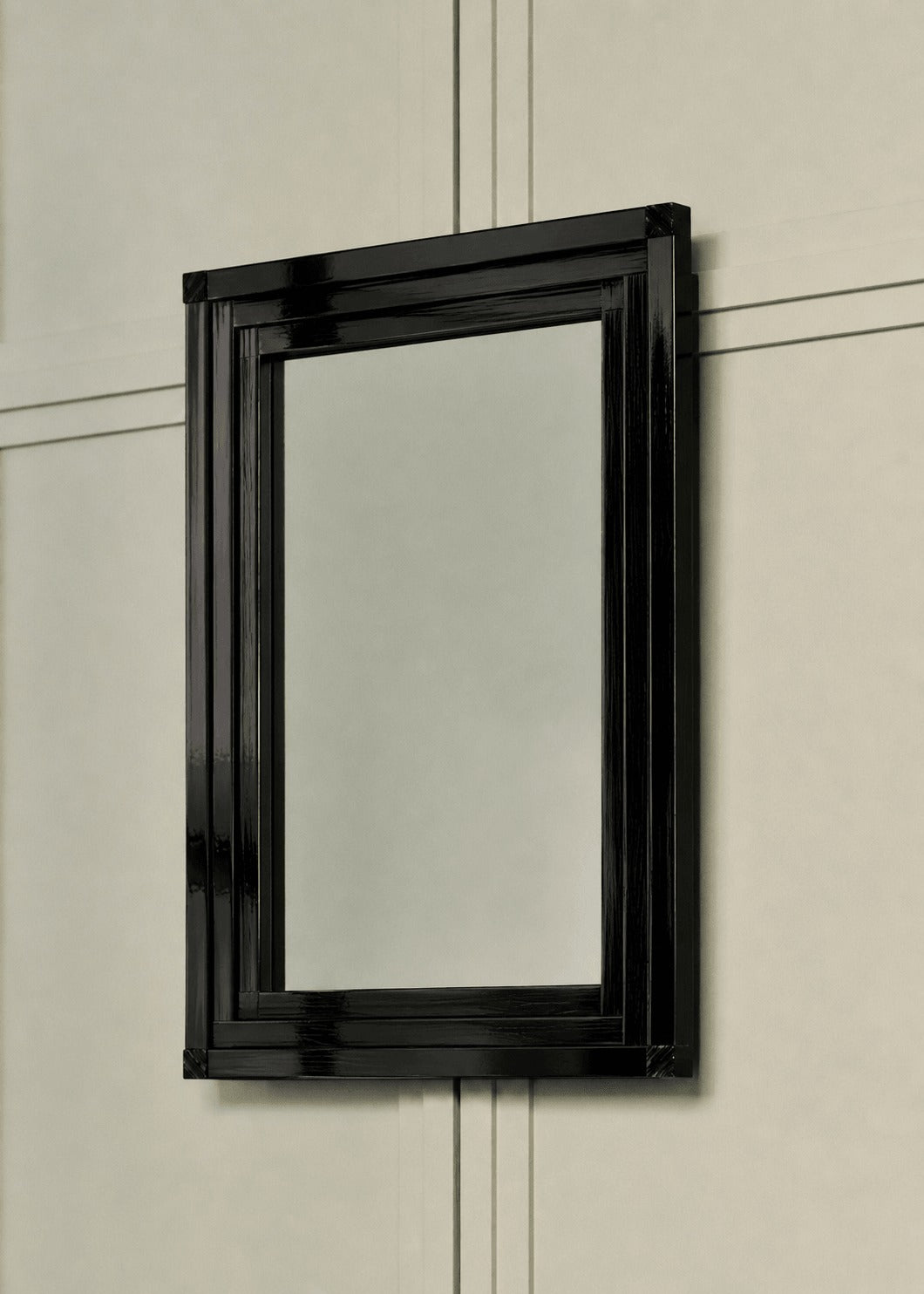 FRANKIE FRAME MIRROR 01 — close-up