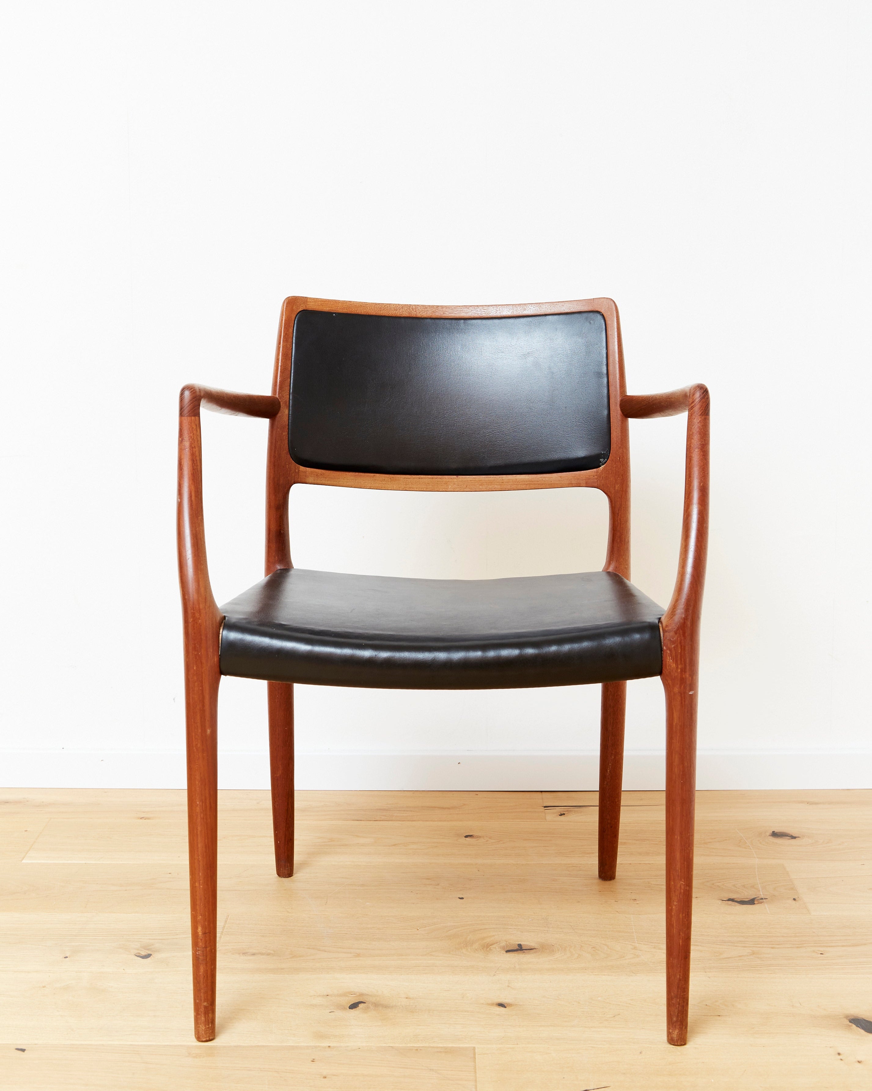 Chaise No.65 de Niels Otto Møller pour J.L. Møller