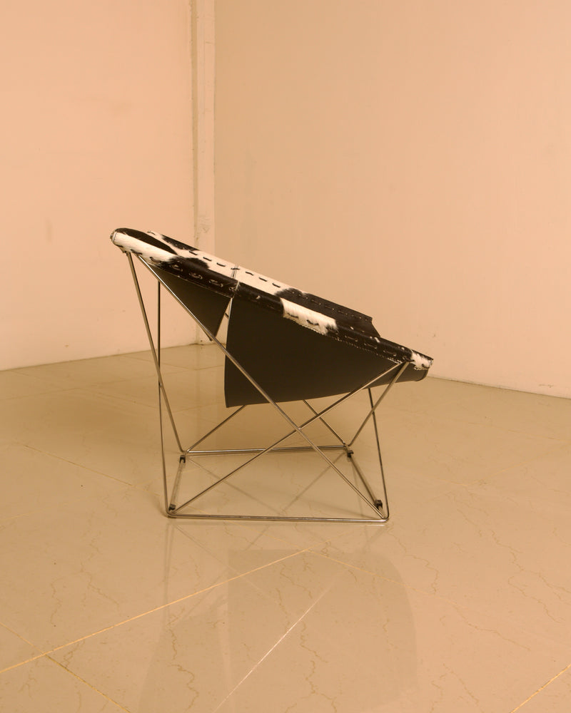 F675 "Butterfly" Cowhide Armchair by Pierre Paulin for Artifort 00's — side view highlighting cowhide material and metal fram