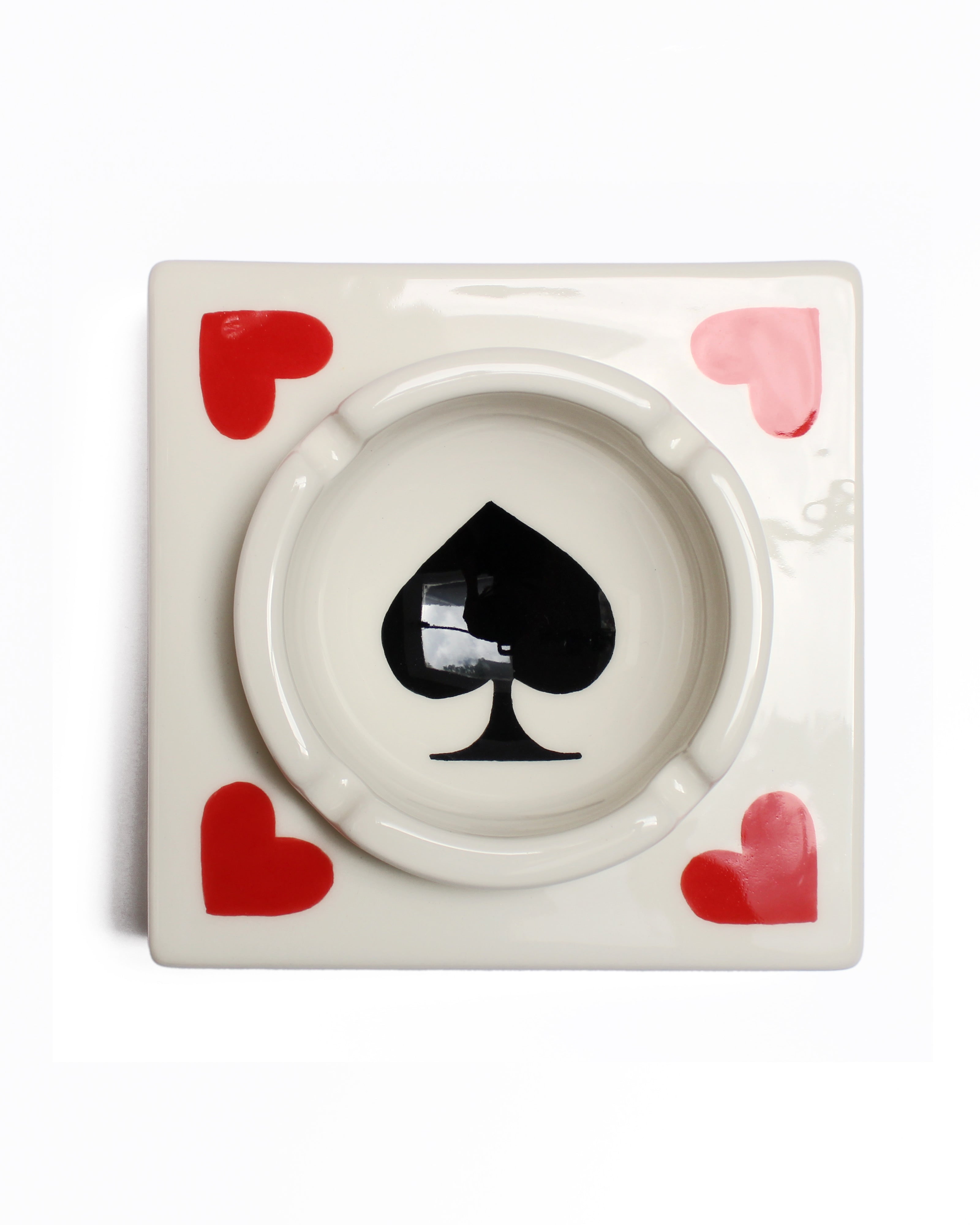 SQUARE As de Pique ceramic ashtray  — lifestyle setting