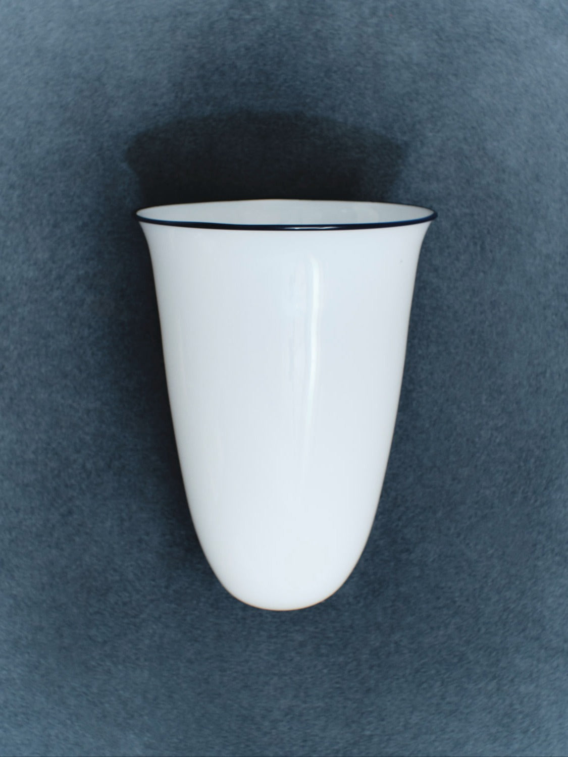OPA V, Glass Vessel by Clara Jorisch & Verre d'Onge — side angle