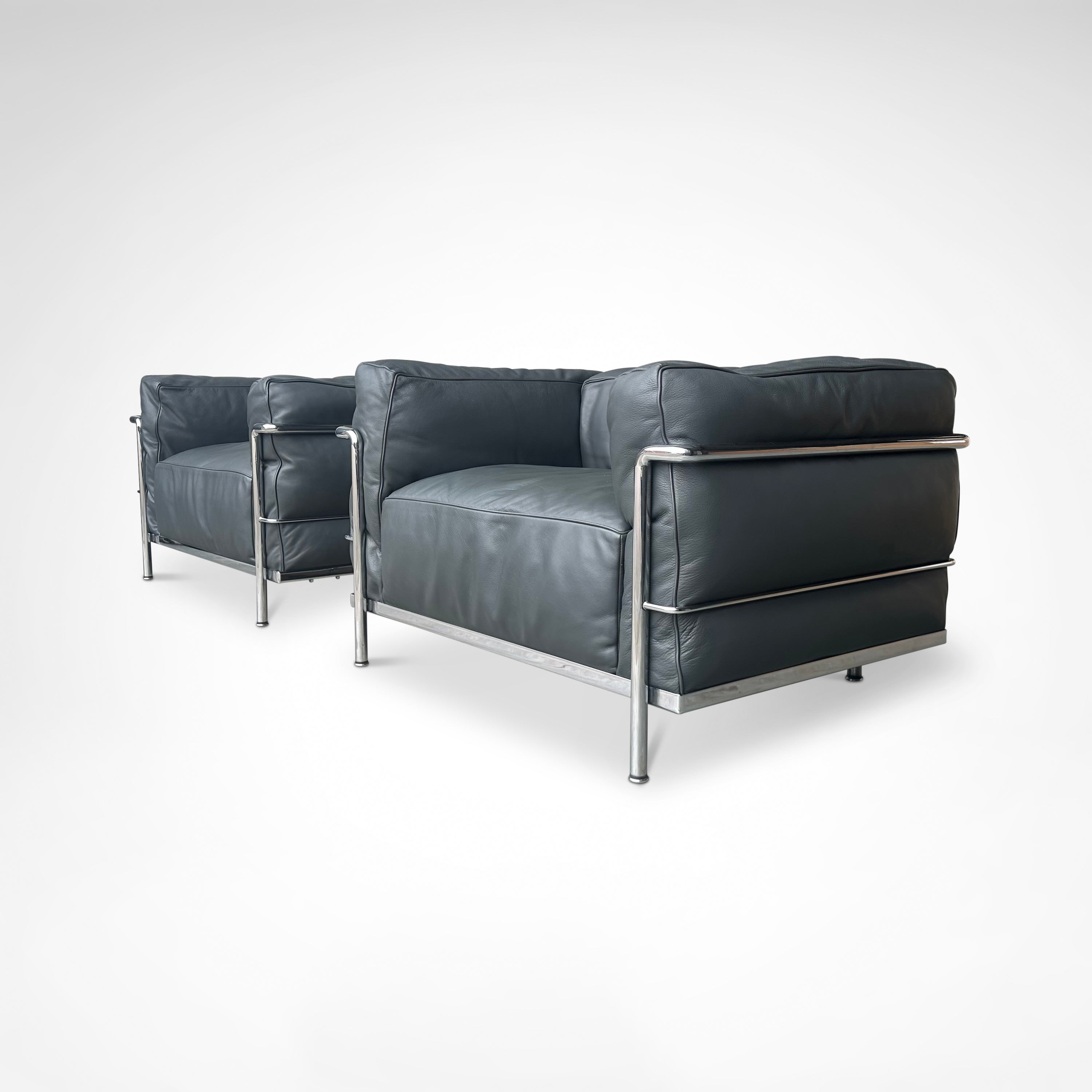 LC3 Down Cushions Y Extra Leather Armchairs by Le Corbusier, Perriand & Jeanneret for Cassina, 1990s, Set of 2 — detail view
