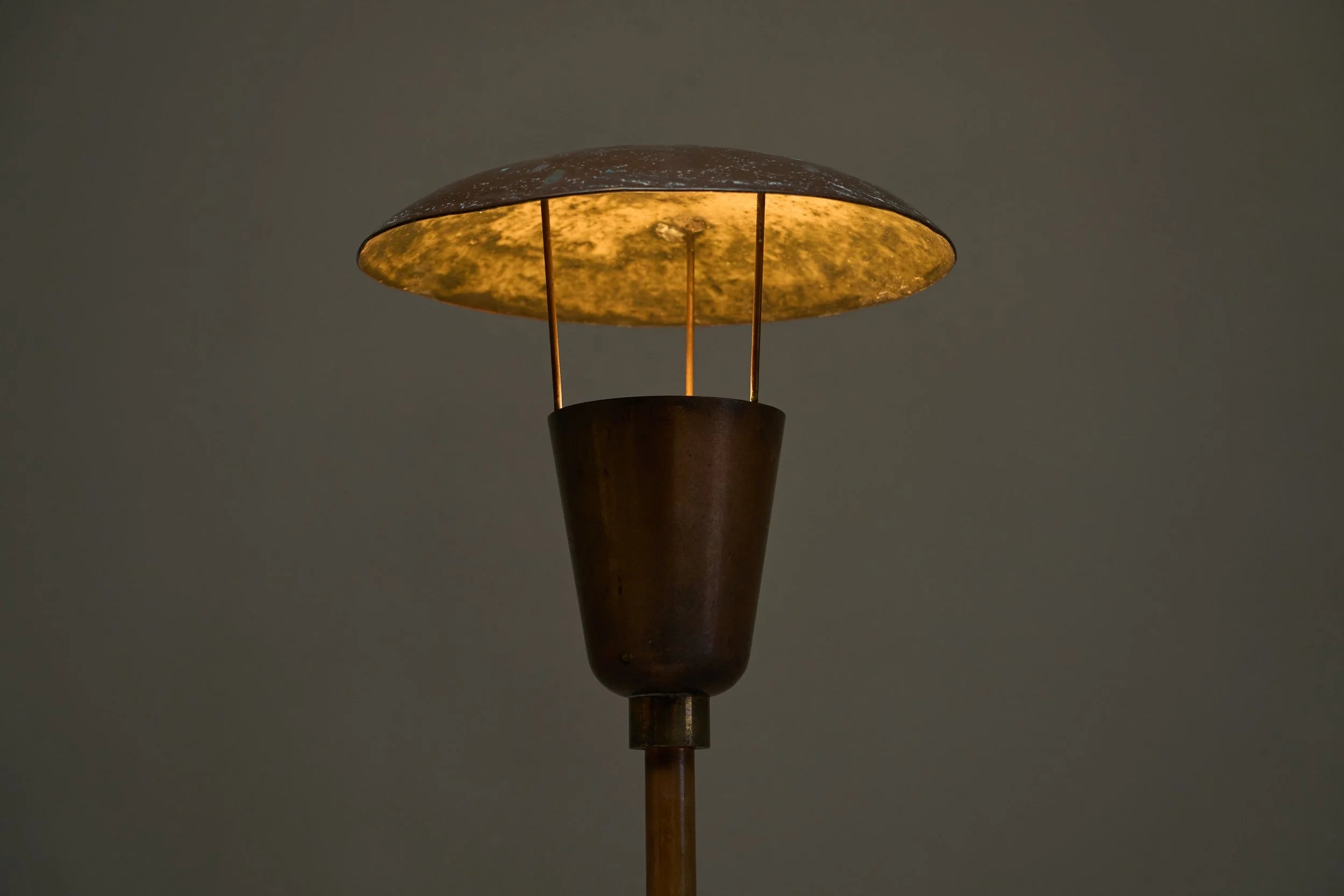 Unique Floor Lamp in Patinated Copper 1960s — detail view
