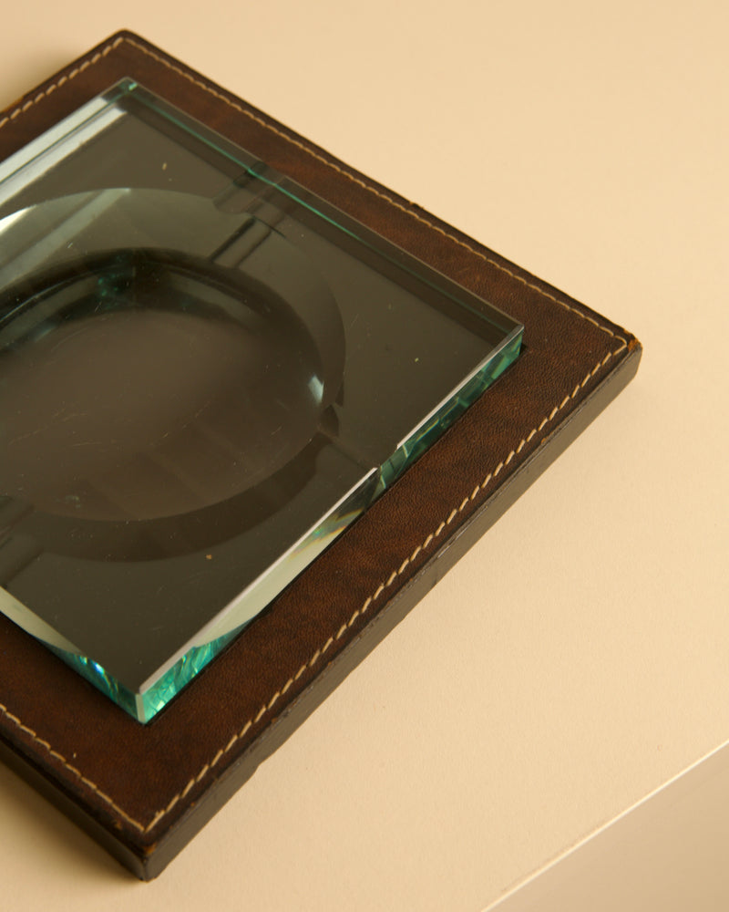 Square Italian Ashtray in Leather and Wood by Fontana Arte, 1960s — close-up of glass insert with leather border