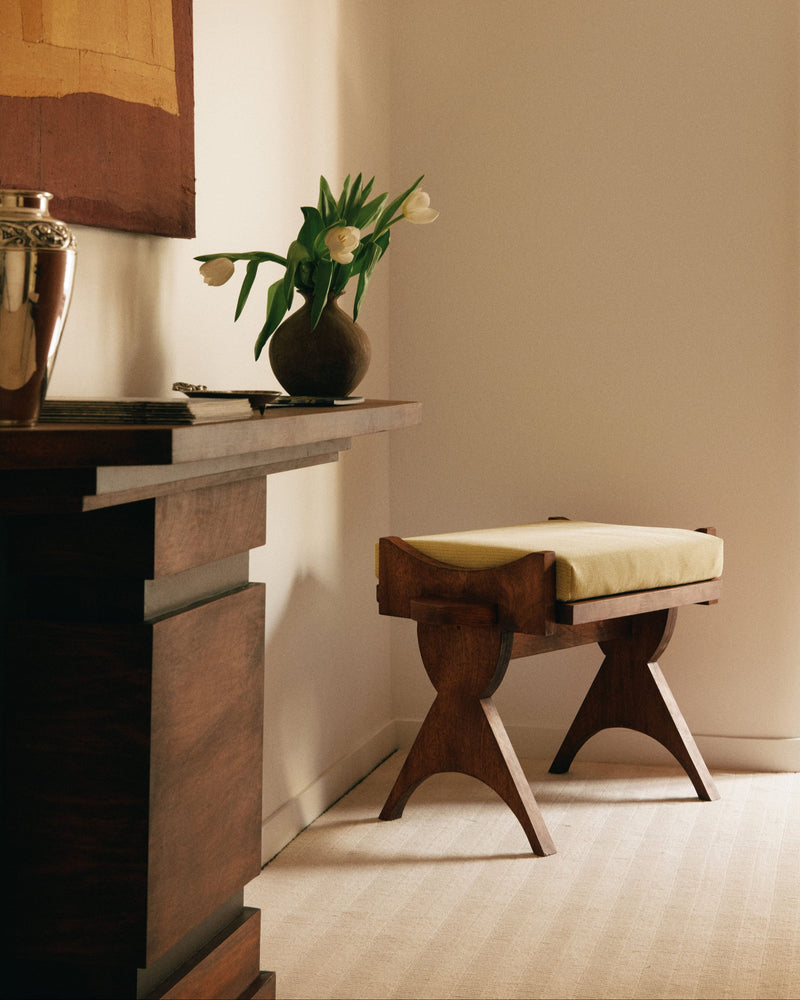 THE STOOL E02 — detail view