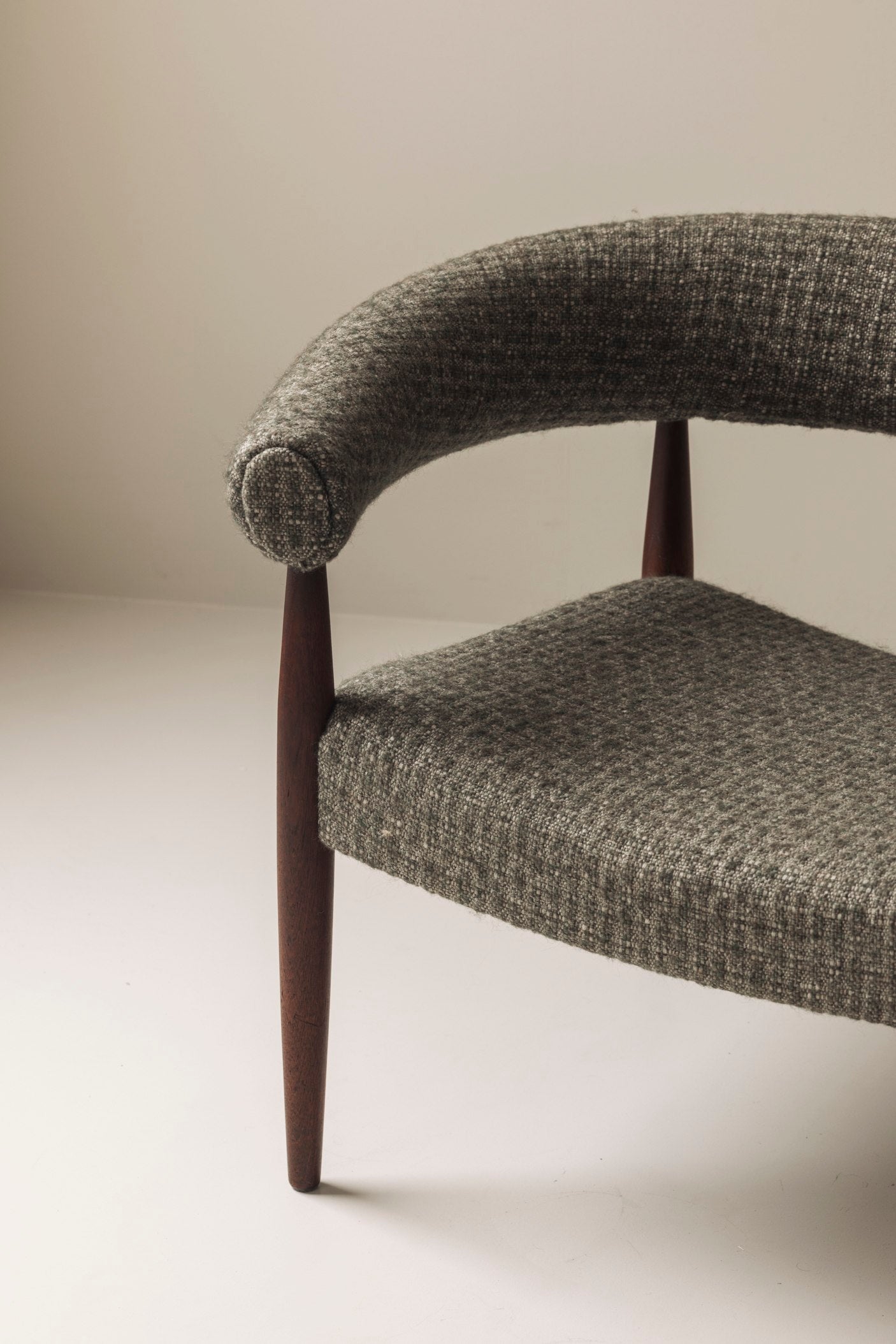 Very rare set of 'Ring Chairs' by Nanna and Jørgen Ditzel, Denmark 1958 — in context