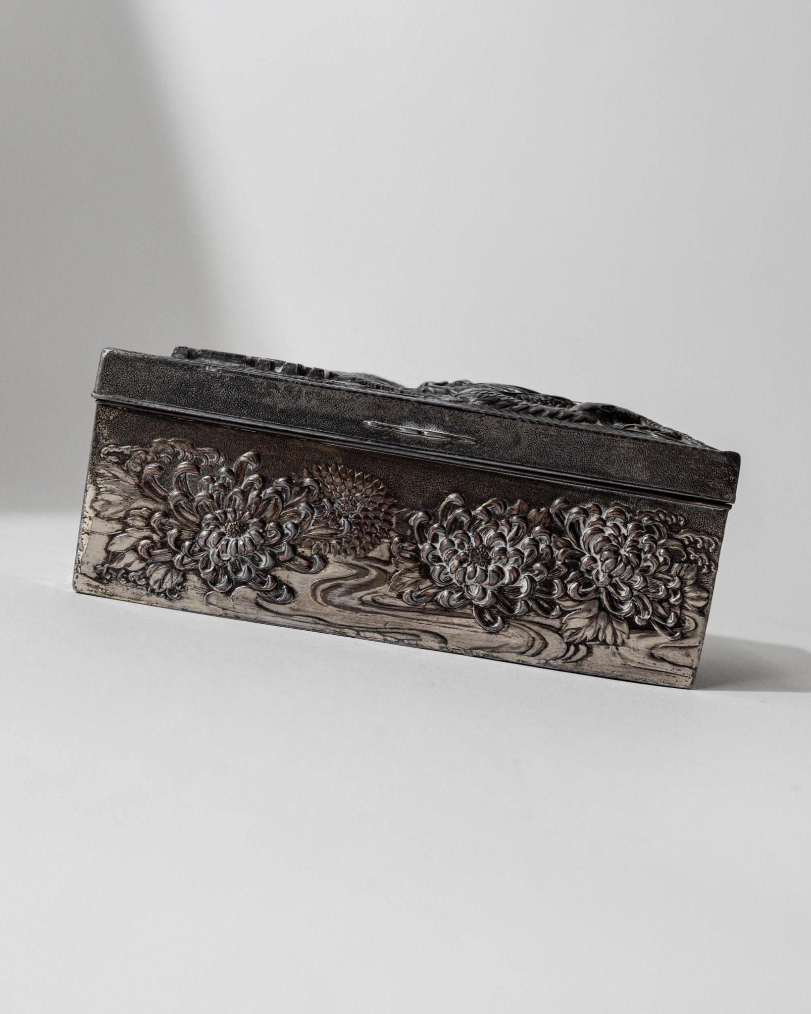 Vintage Early 19th Century Japanese Silver Plated Box Dragon Motif, Wood Inlay, Rare Jewelry or Cigarette Case, Antique Elegant Gift Idea — view 15