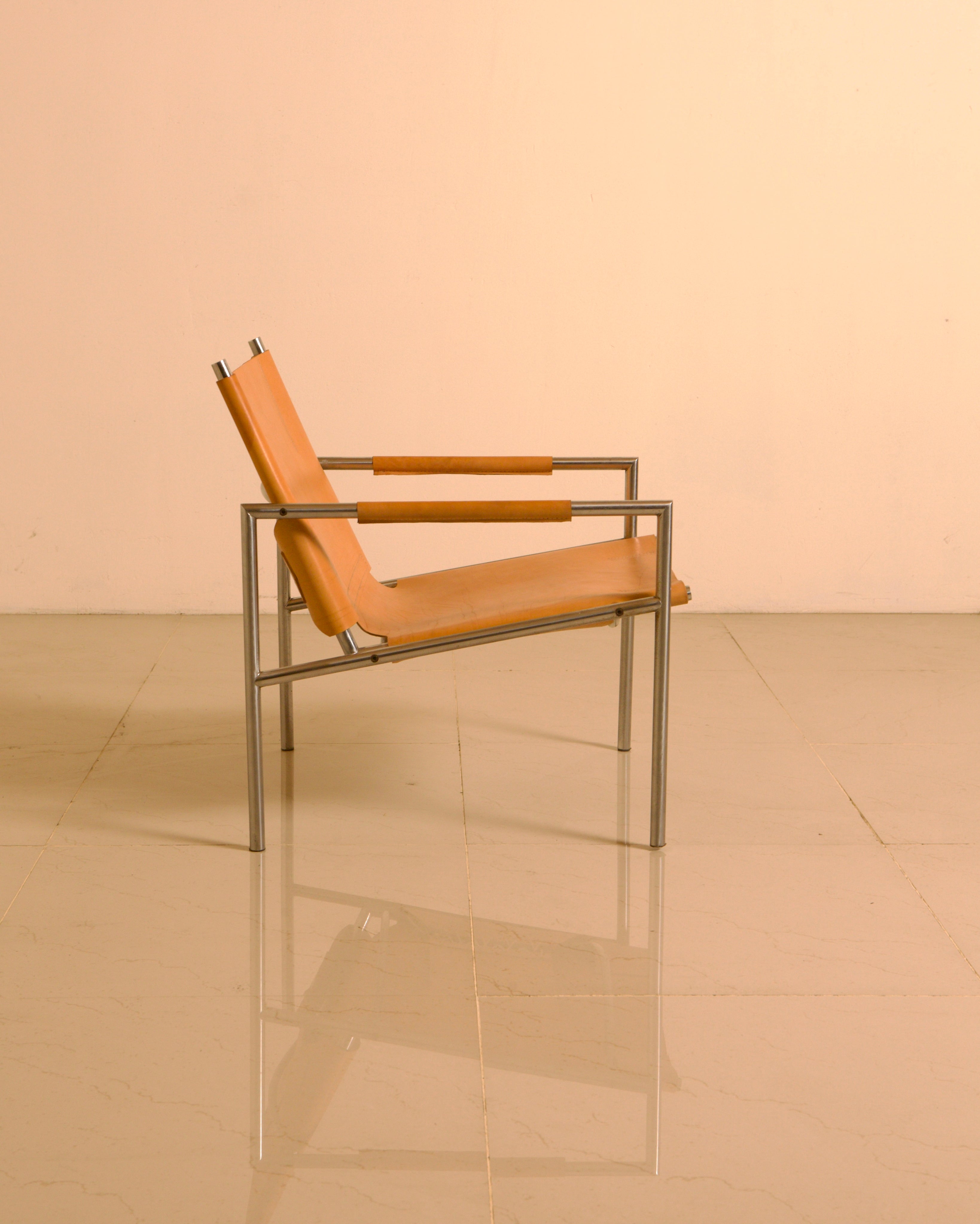 Pair of "SZ02" armchairs in natural beige leather by Martin Visser for Spectrum 60's — detail view