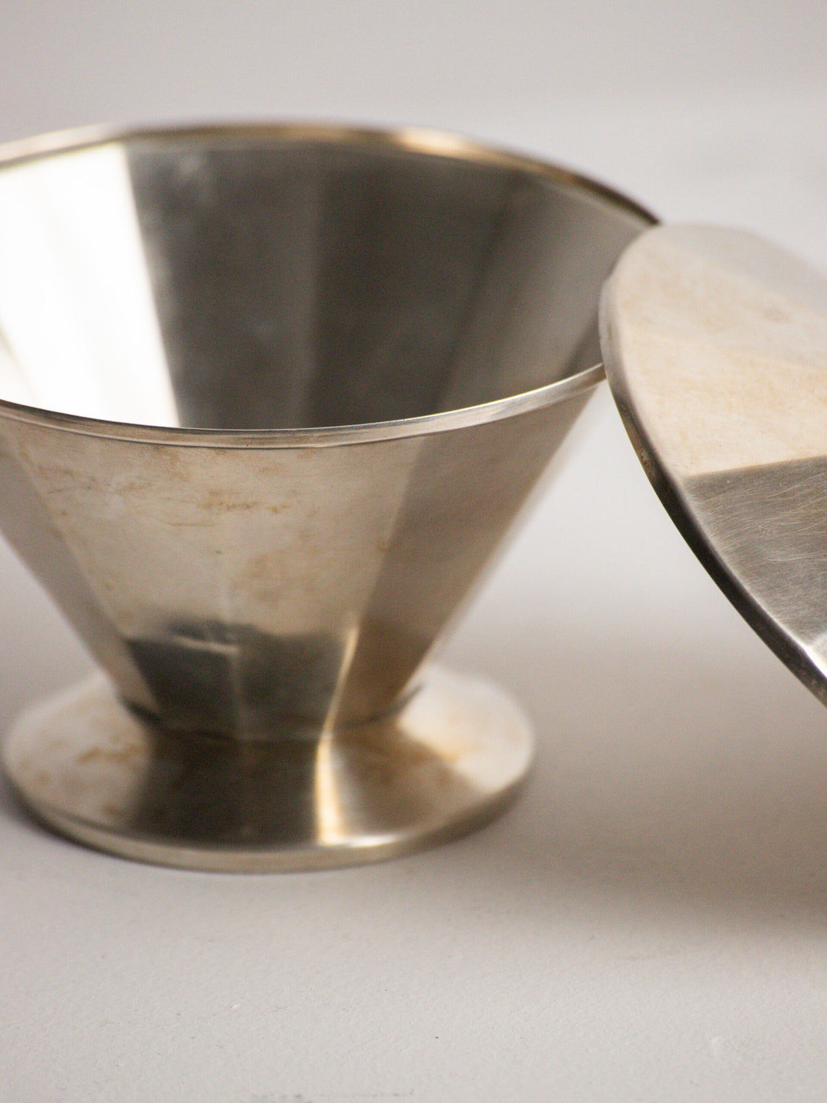 Wellner Faceted Conical Lidded Sugar Bowl in Silver-Plated Alpacca, German Art Deco, 1930s — close-up