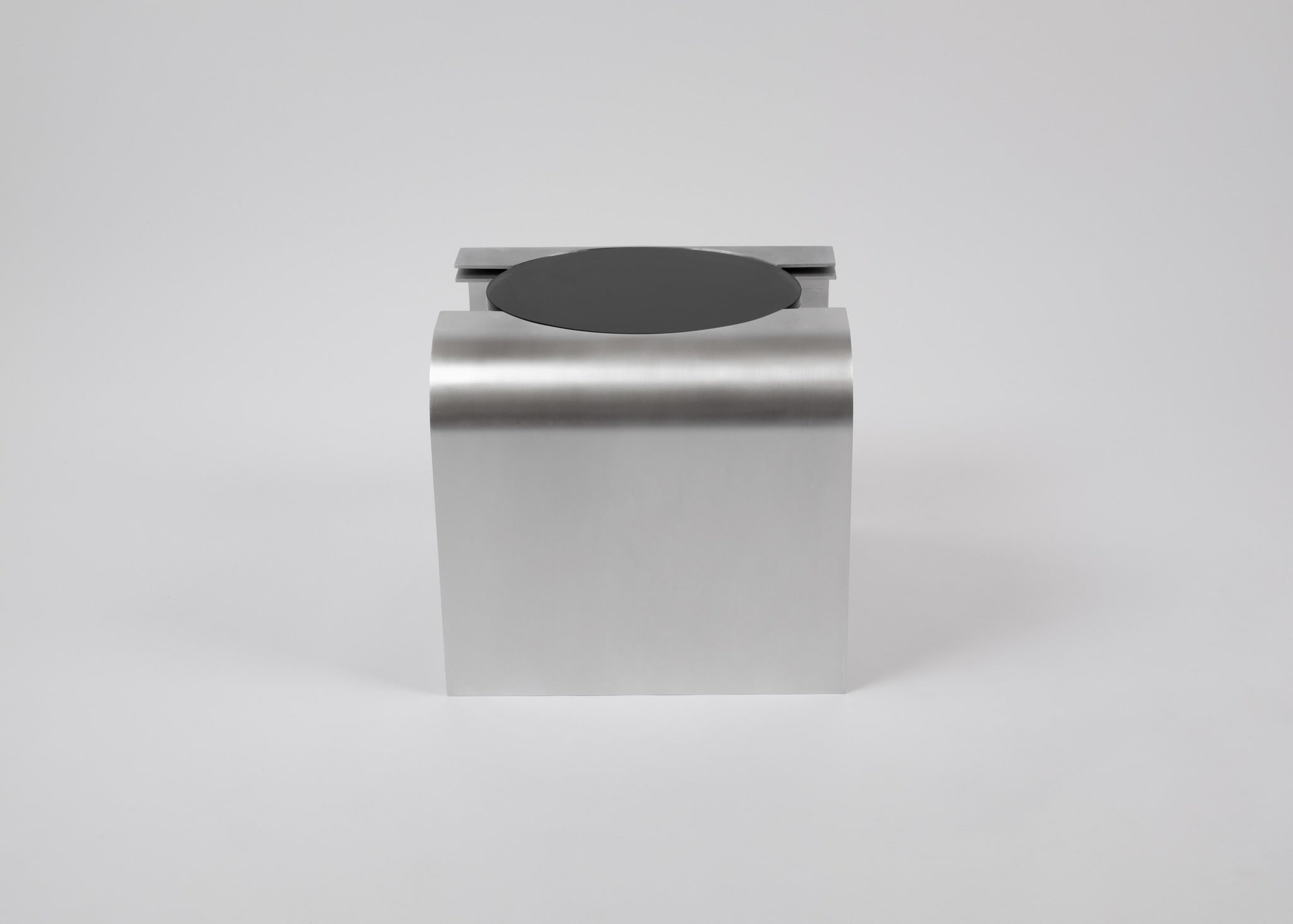 Side Table "Still Gaze" | Aluminium & Glass — top view of round glass surface