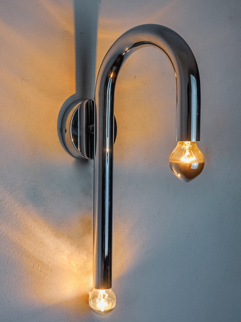 Space-age tubular wall lamp, chromed metal, Italy, 1970 — detail view
