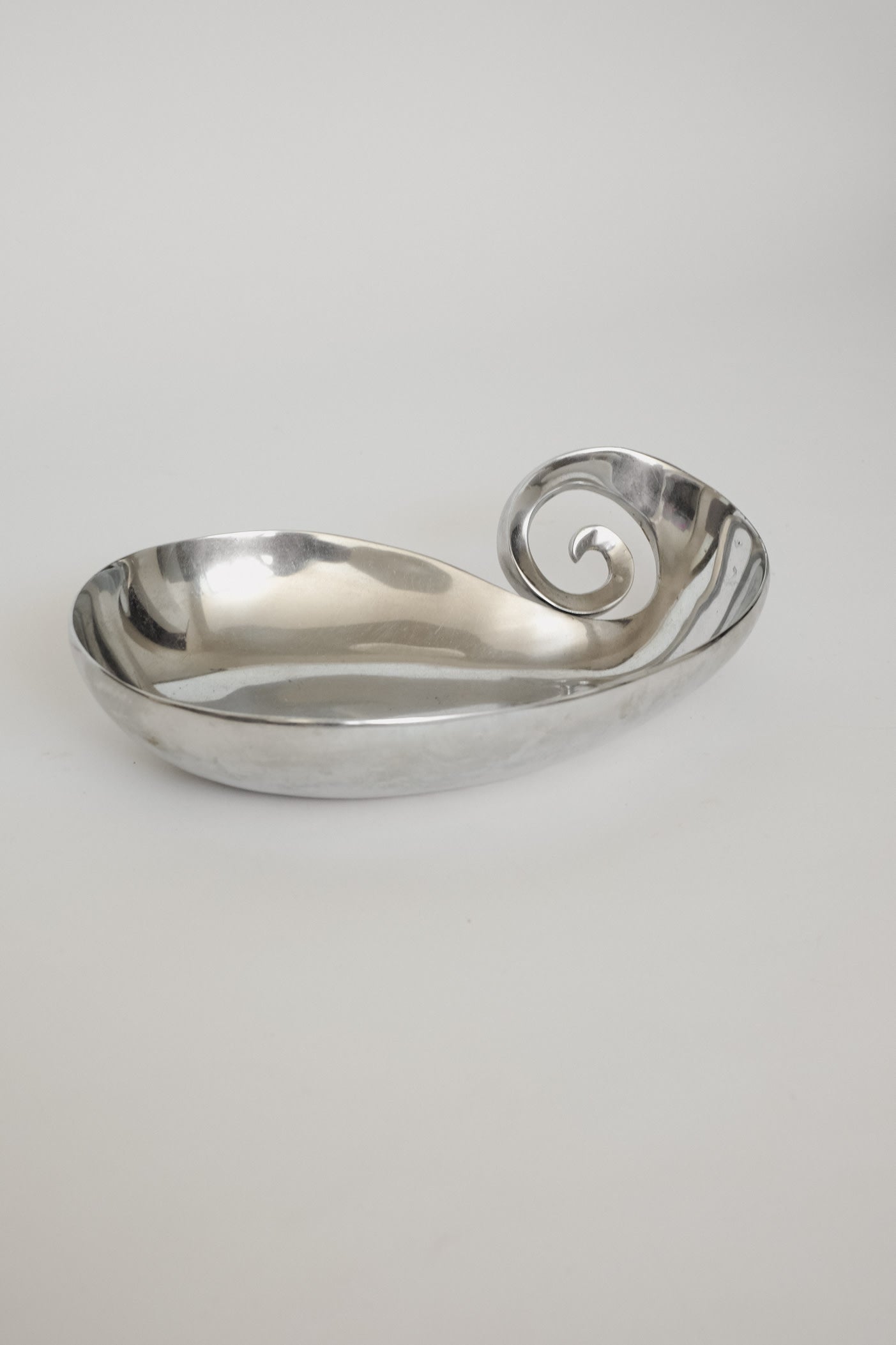 Elegant Aluminium Spiral Dish — alternate view